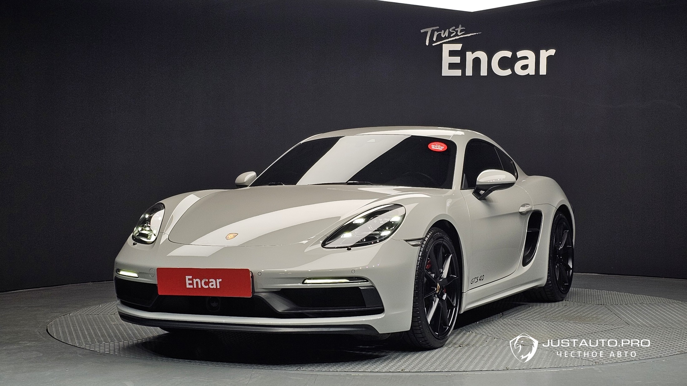 Автомобиль Porsche 718