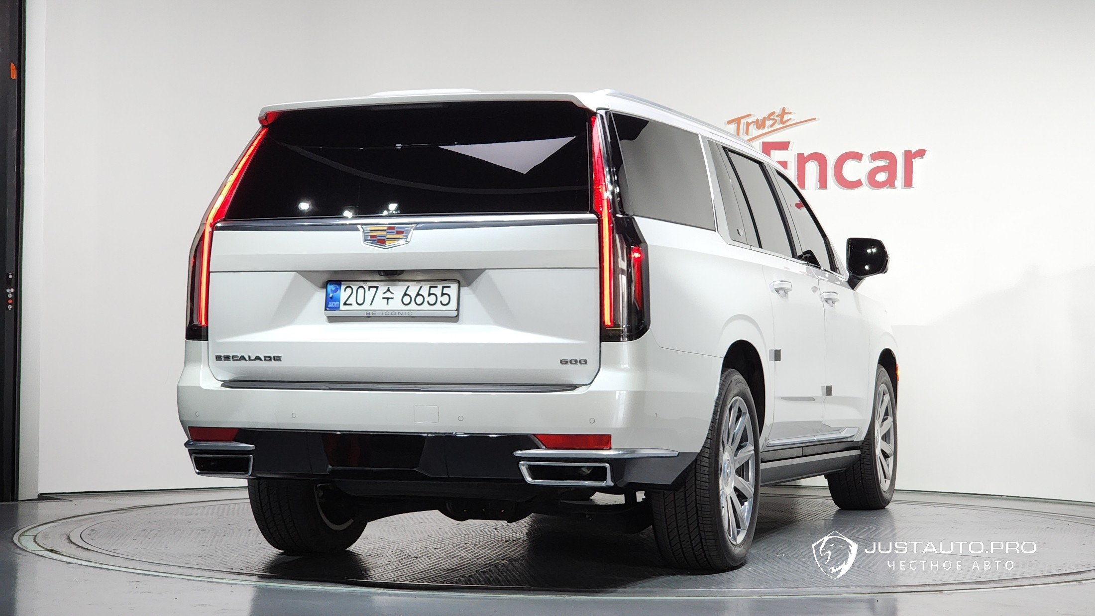 Автомобиль Cadillac Escalade
