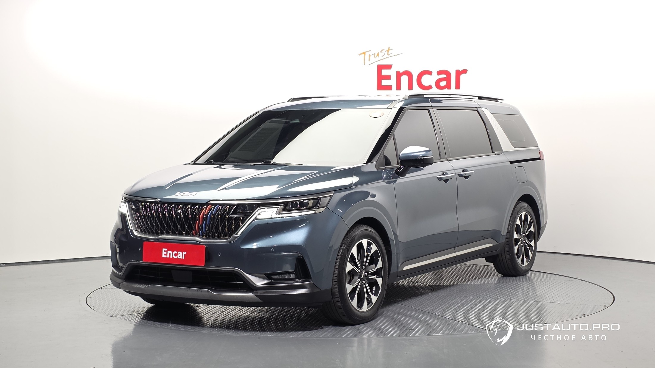 Автомобиль Kia Canival