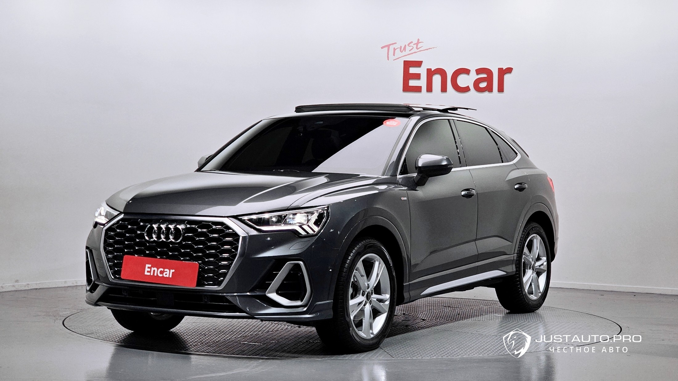 Автомобиль Audi Q3