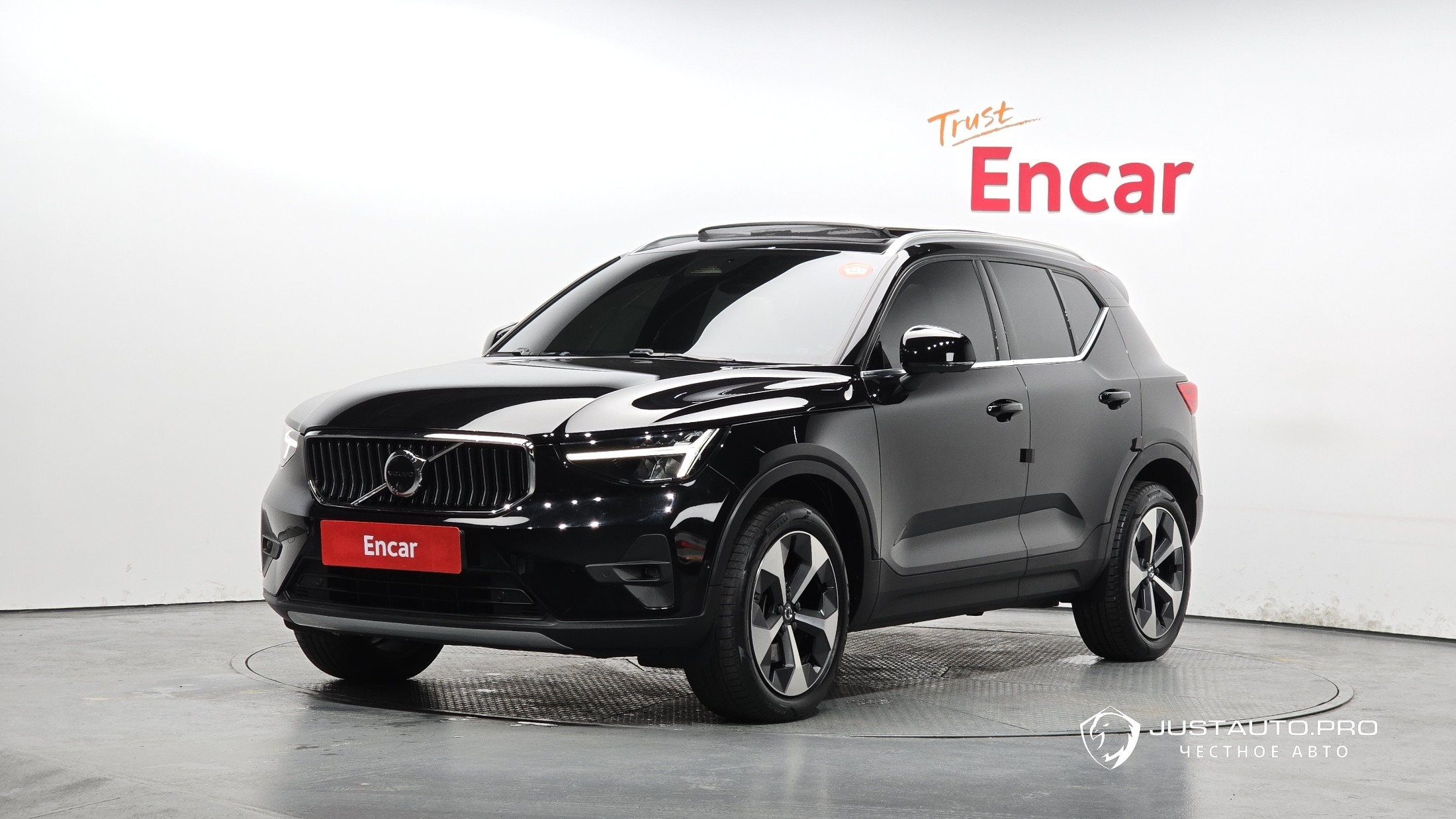 Автомобиль Volvo XC40