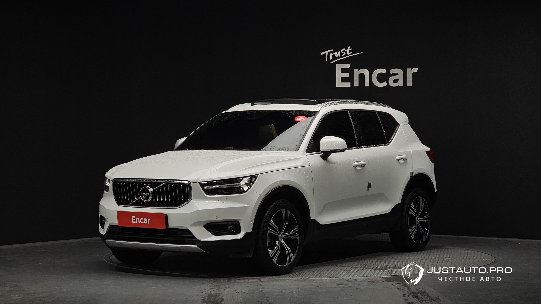Автомобиль Volvo XC40