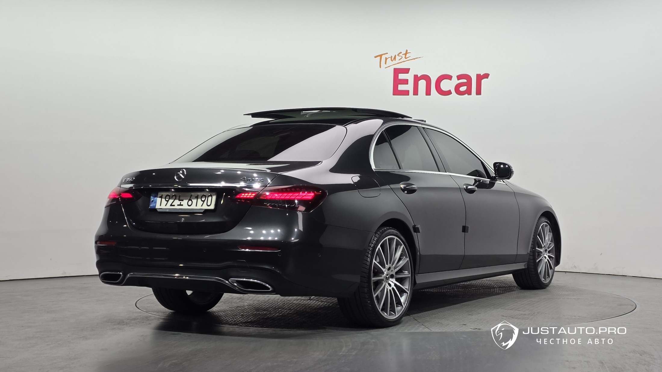 Автомобиль Mercedes-Benz E-Class