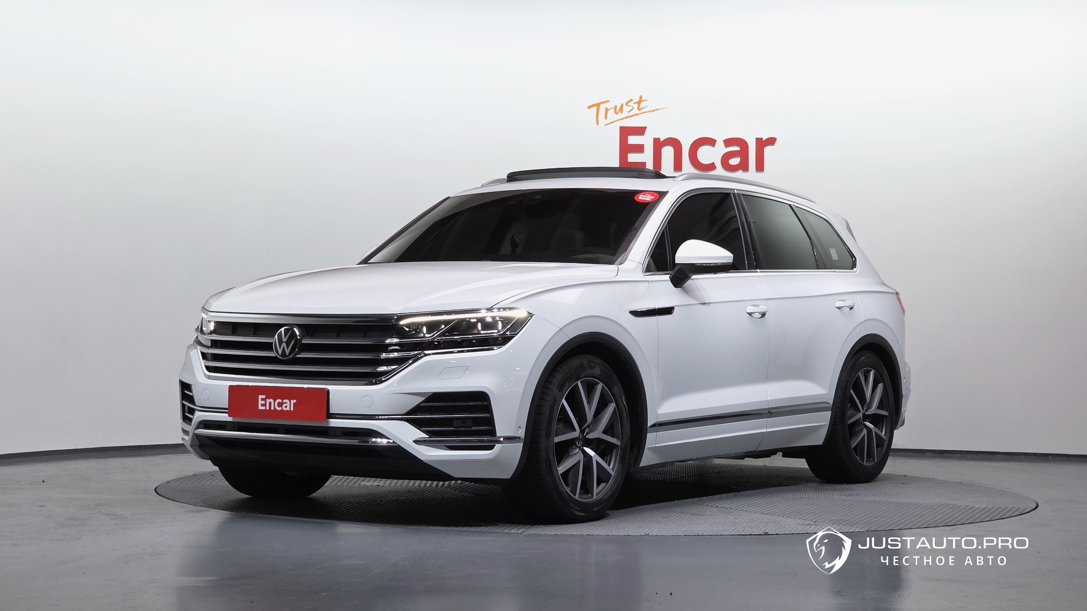 Автомобиль Volkswagen Touareg