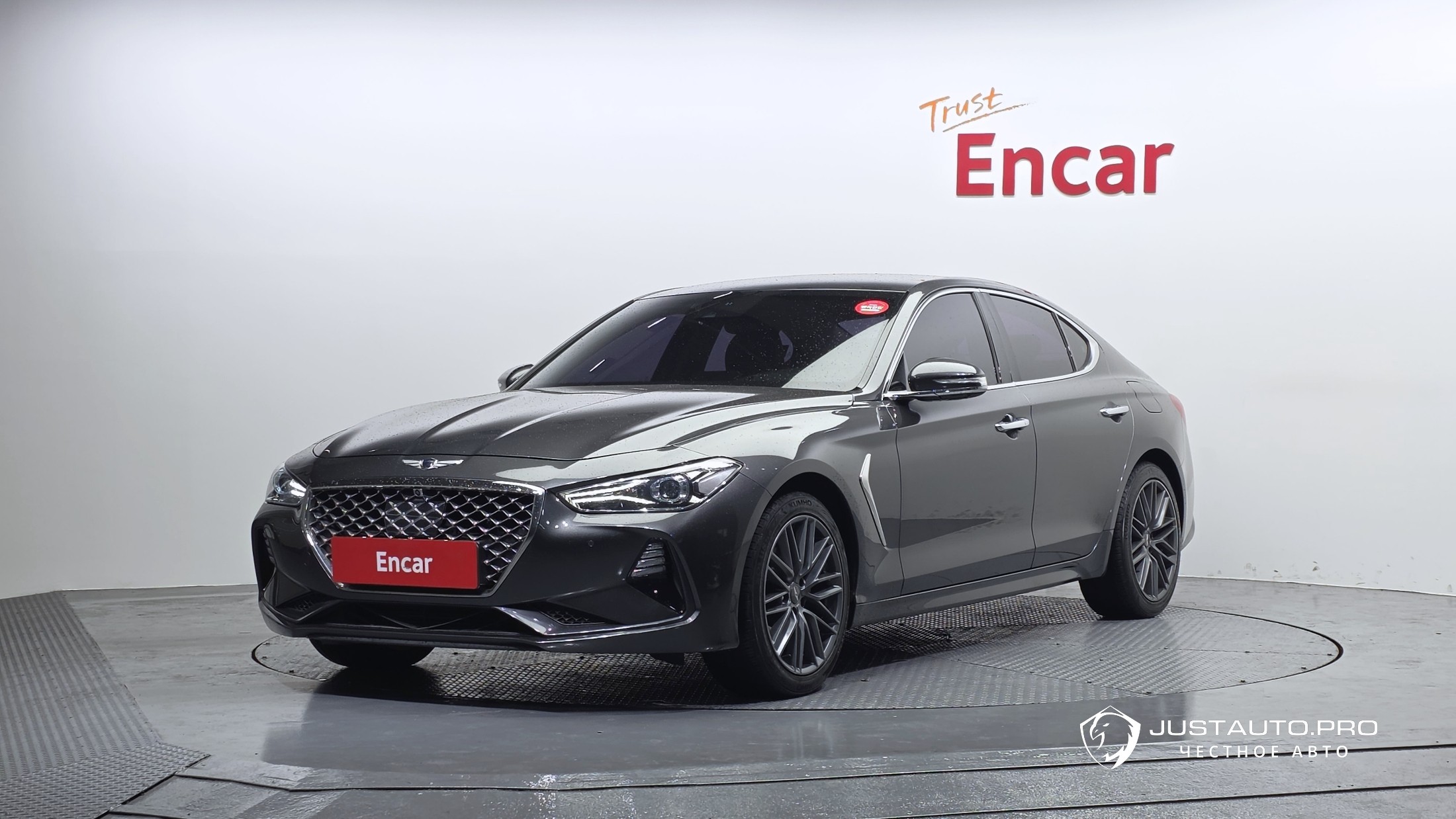 Автомобиль Genesis G70