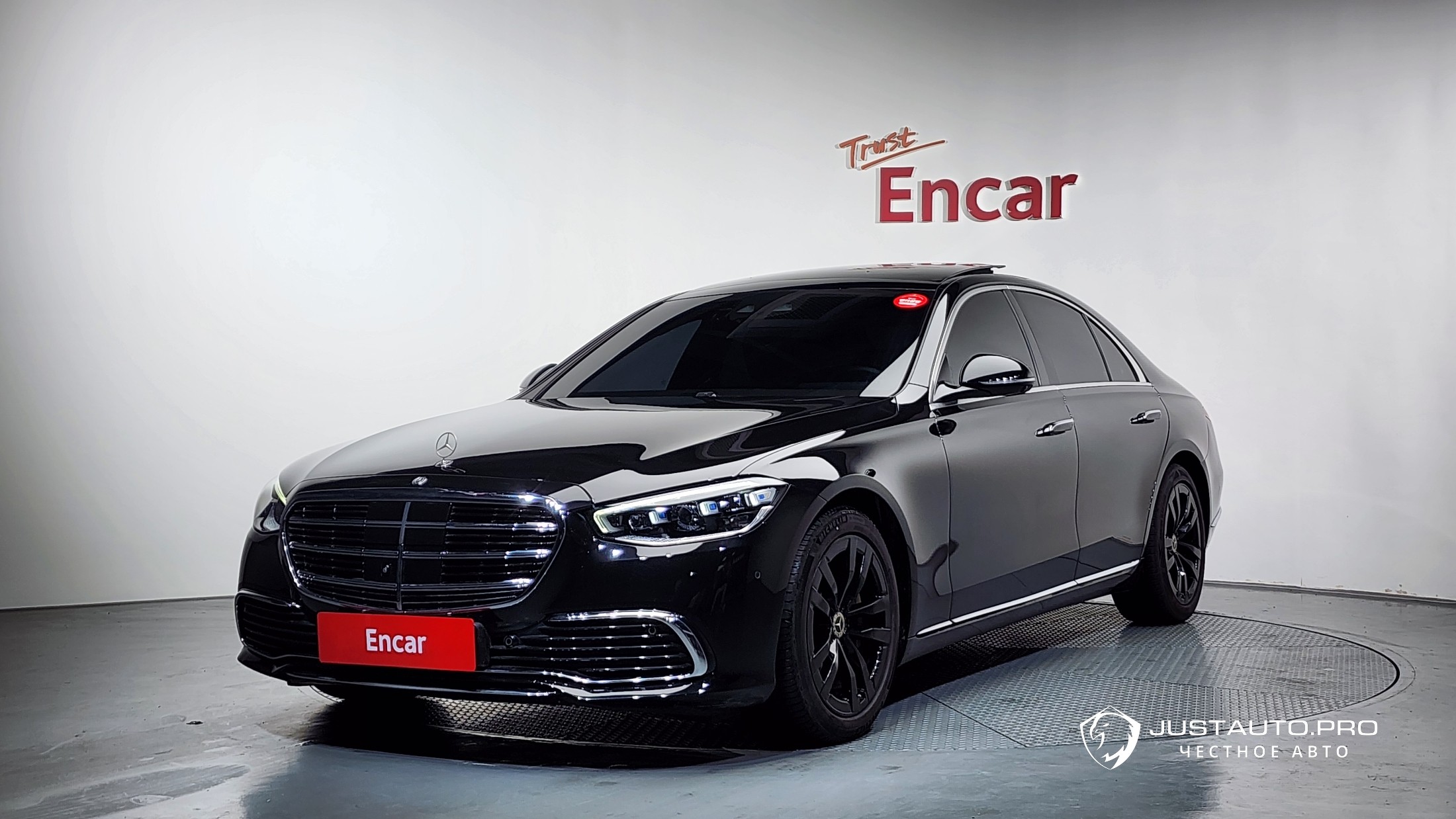 Автомобиль Mercedes-Benz S-Class