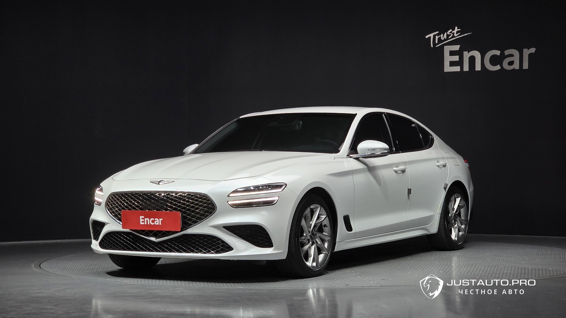 Автомобиль Genesis G70