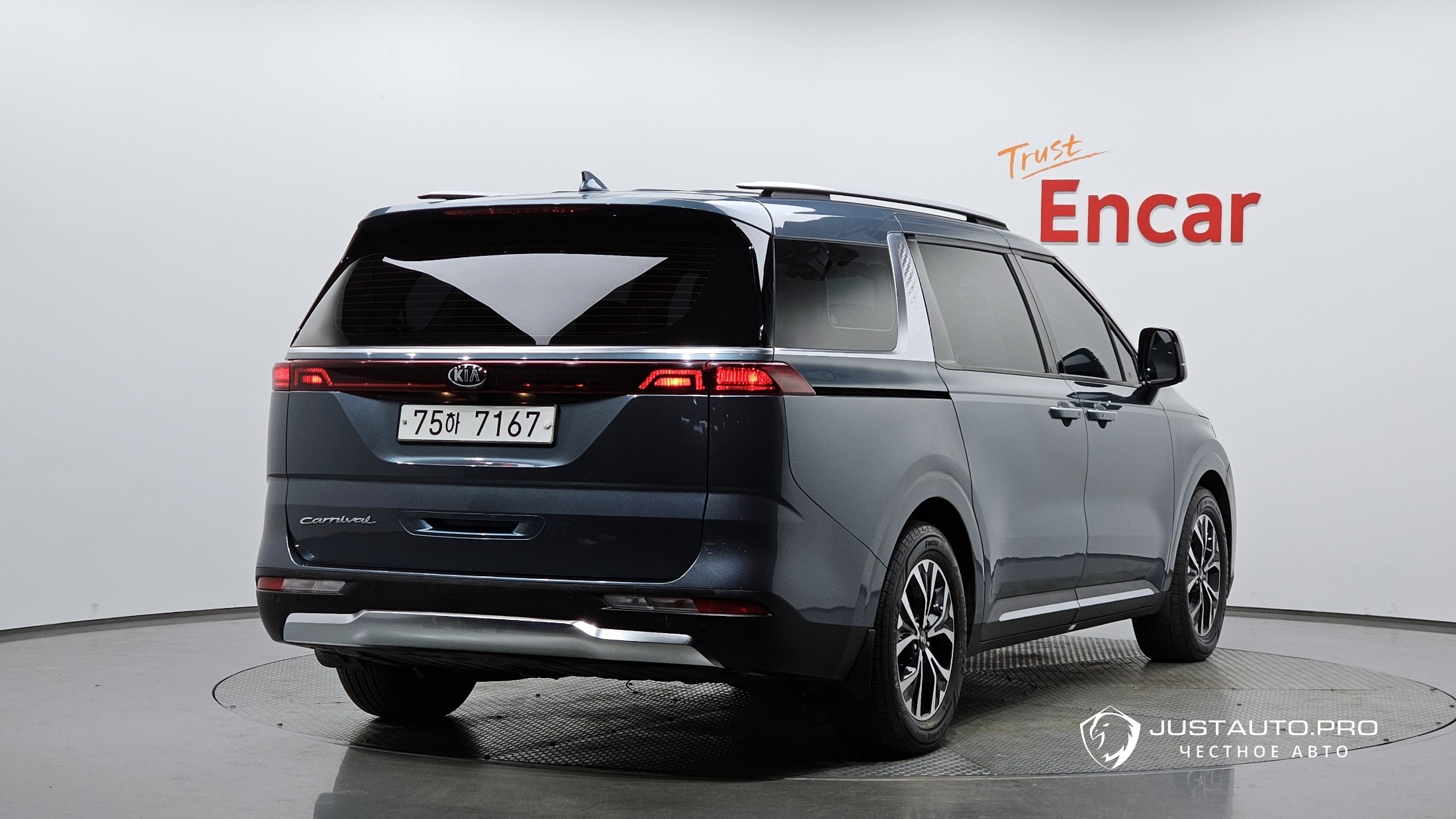 Автомобиль Kia Canival