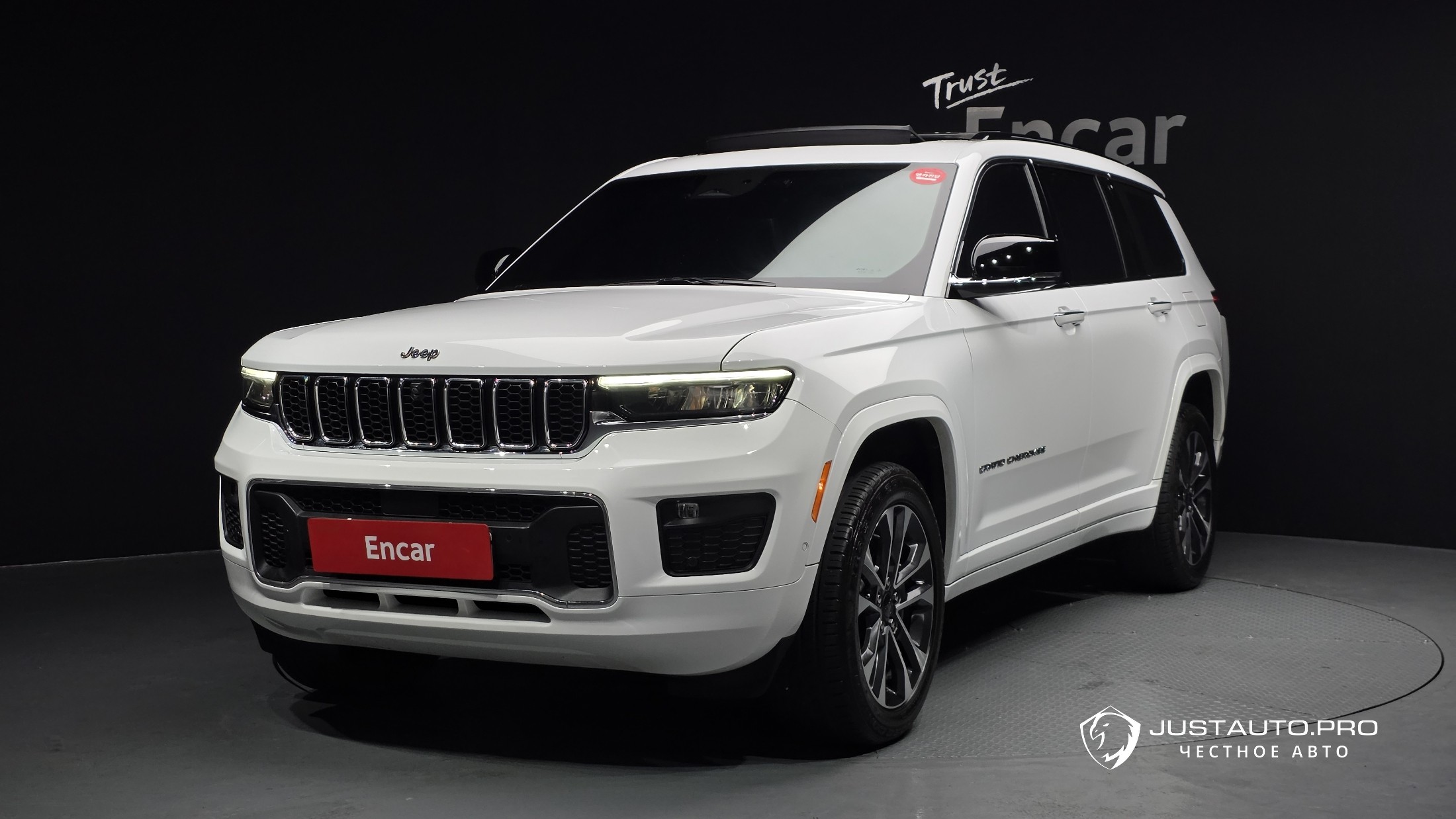 Автомобиль Jeep Cherokee