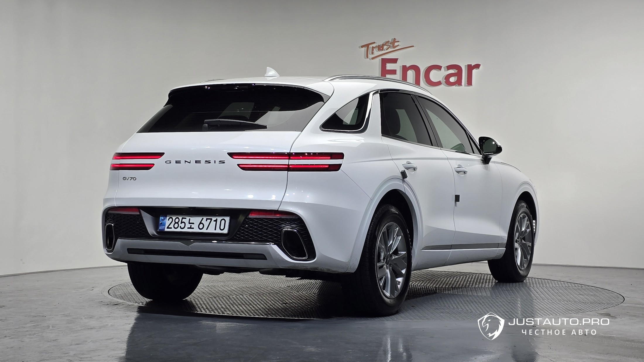 Автомобиль Genesis GV70