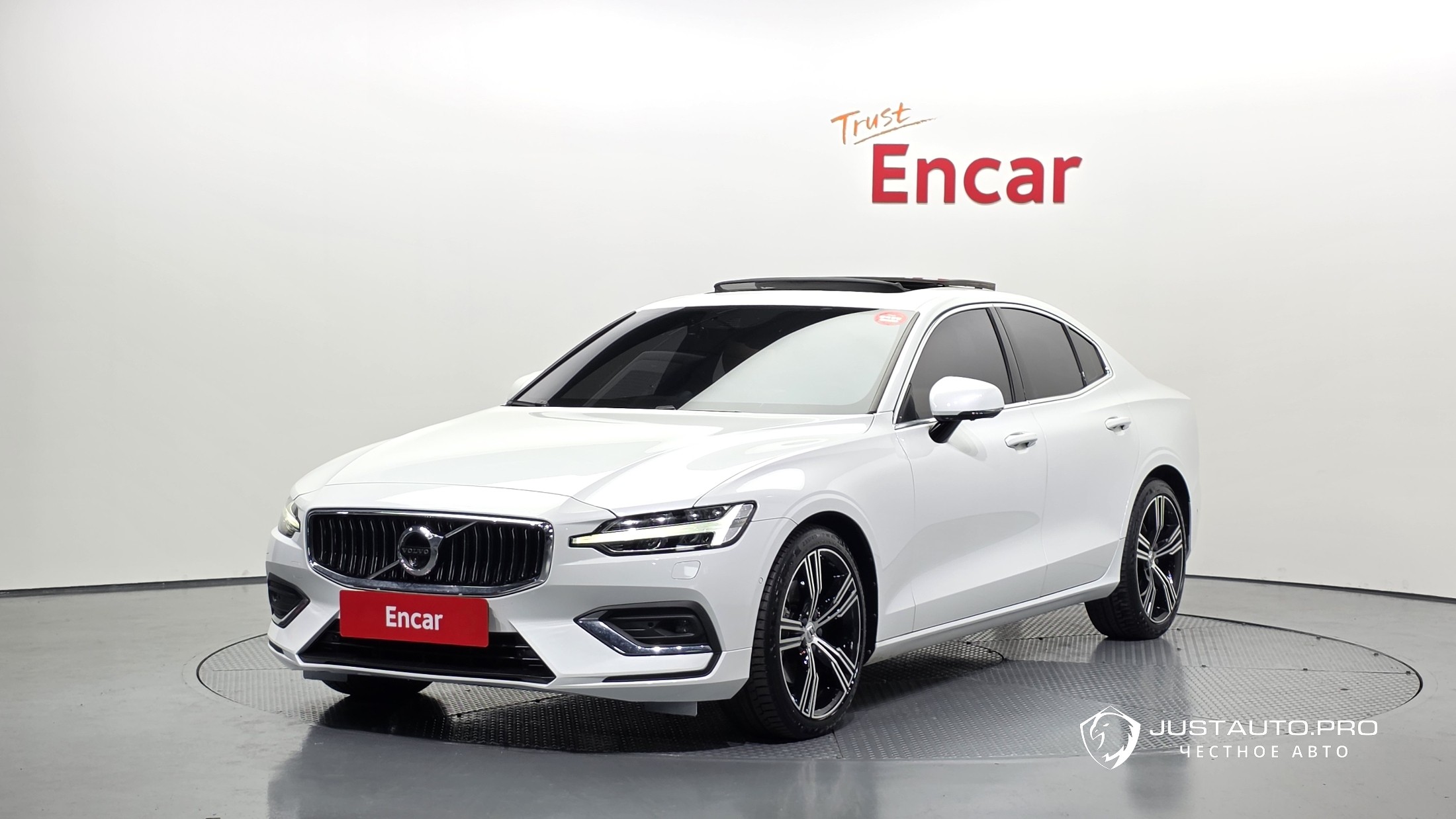 Автомобиль Volvo S60