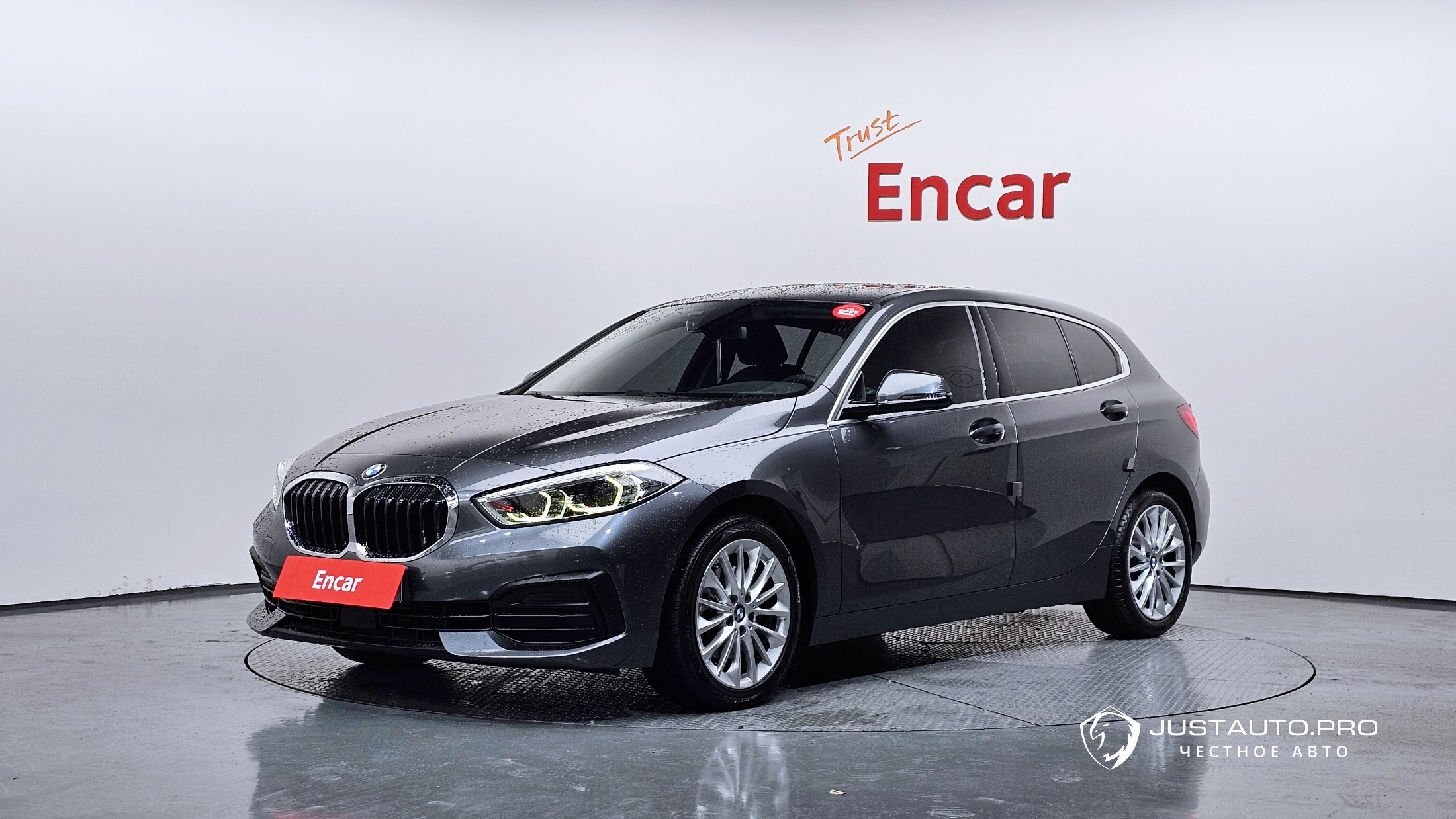 Автомобиль BMW 1-Series