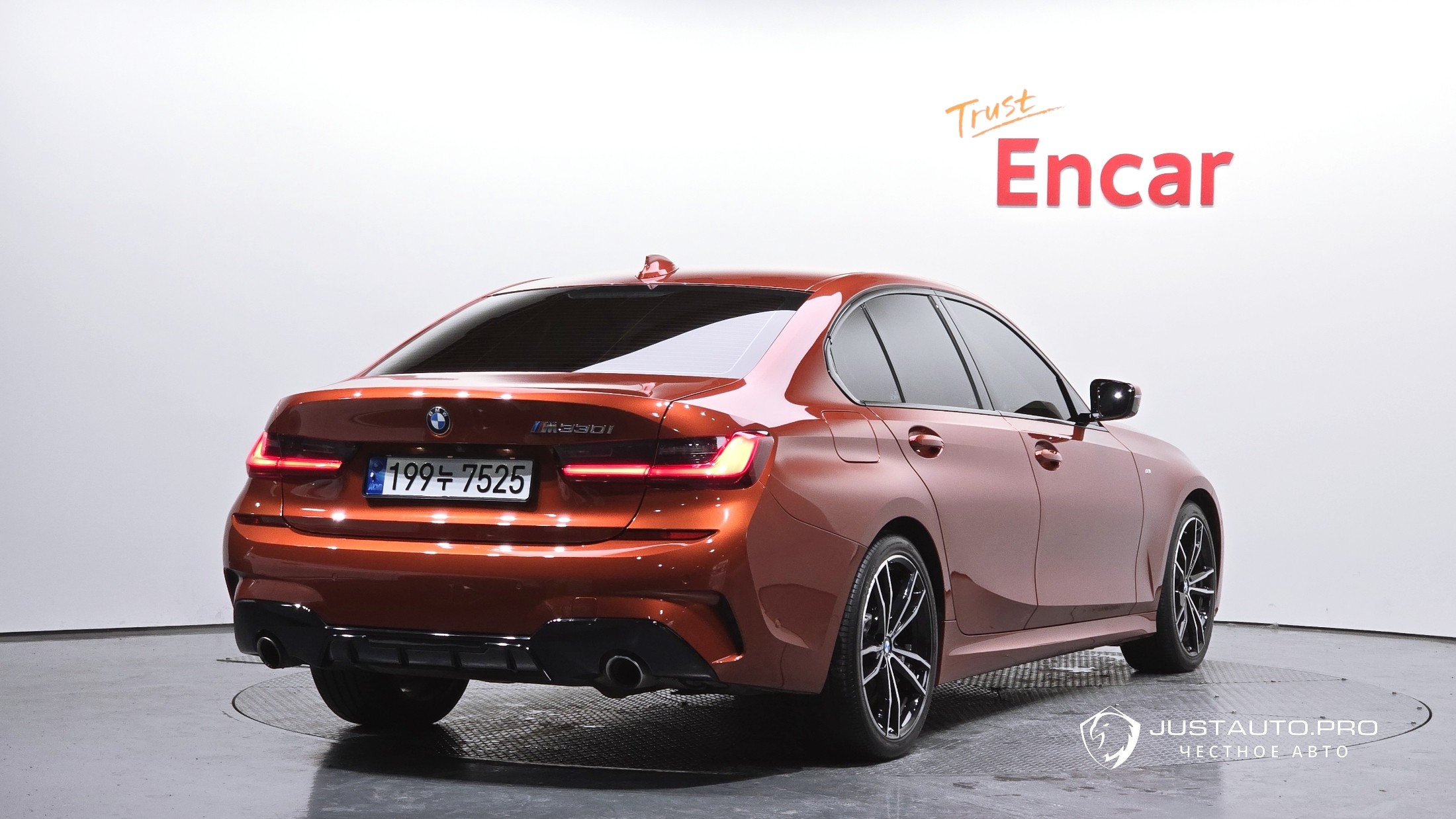 Автомобиль BMW 3-Series