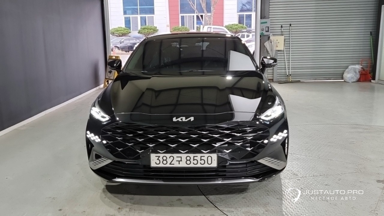 Автомобиль Kia K8