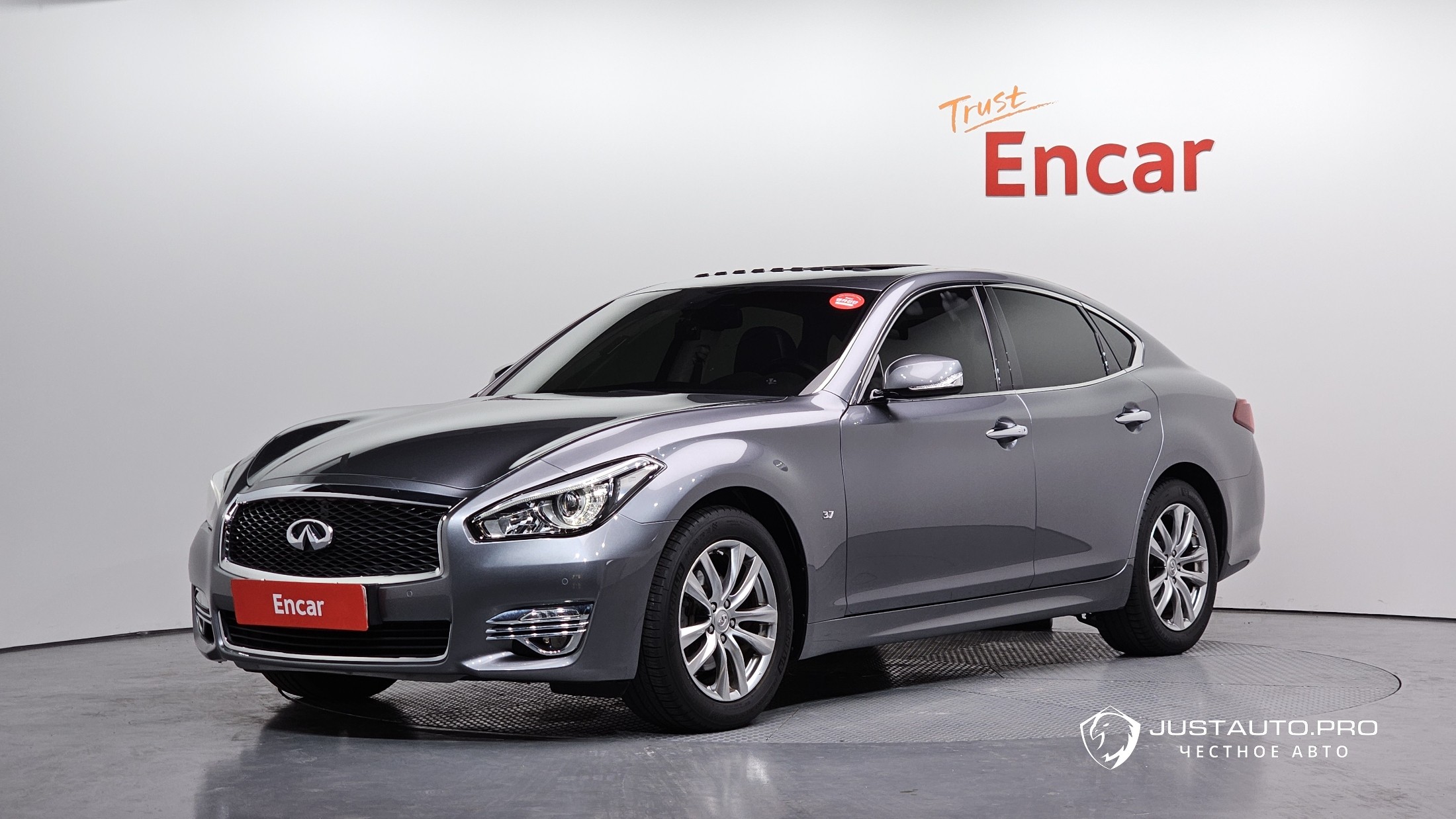 Автомобиль Infiniti Q70