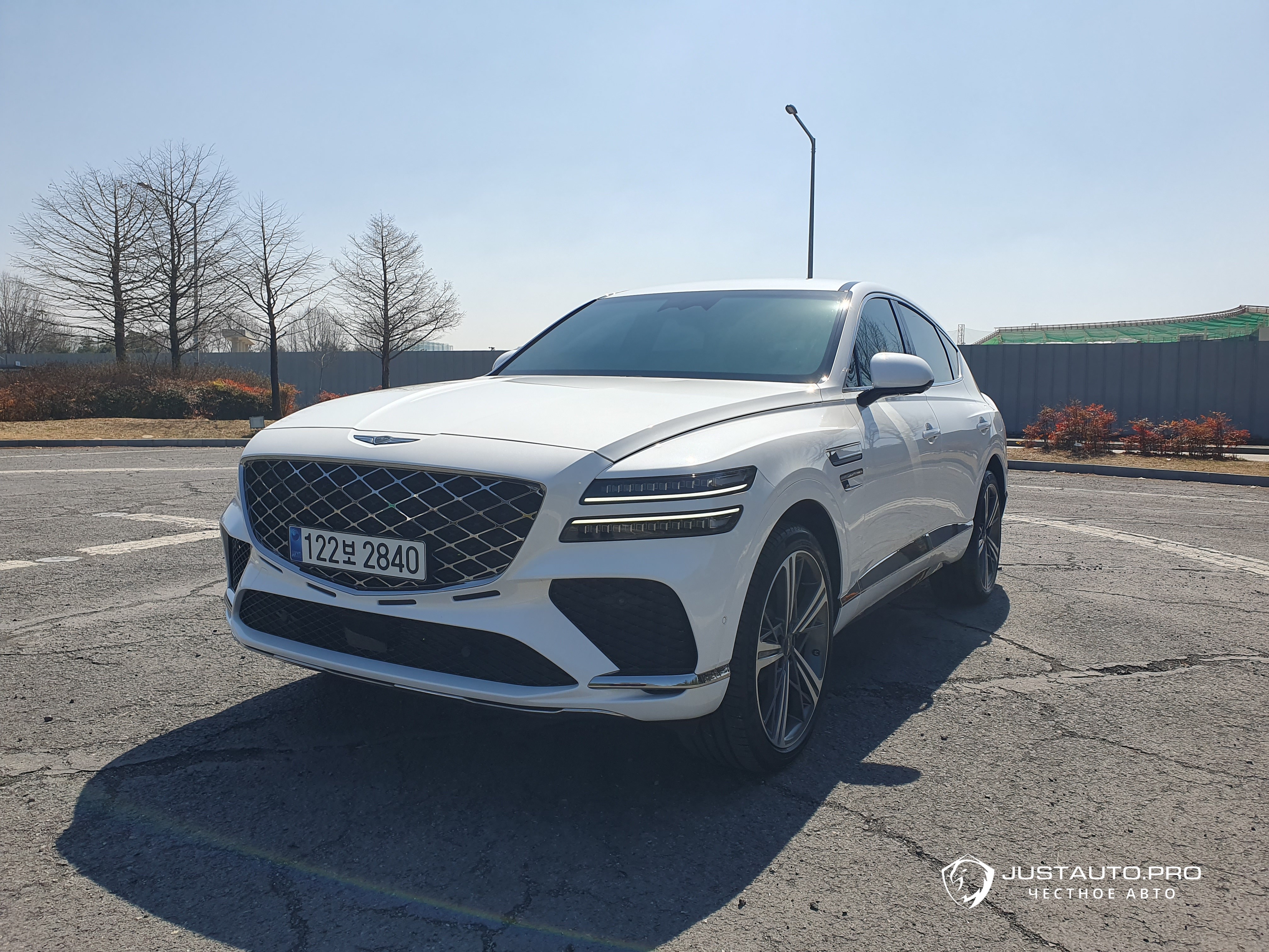 Автомобиль Genesis GV80