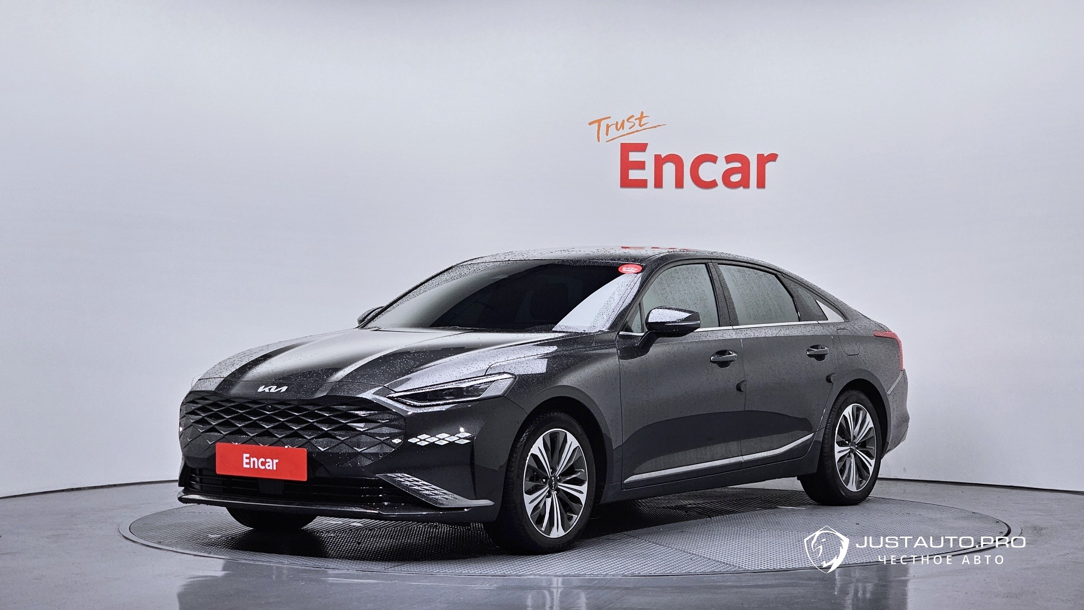 Автомобиль Kia K8