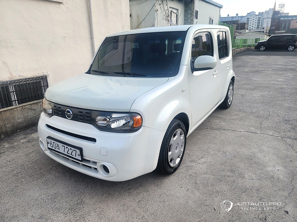 Автомобиль Nissan Cube