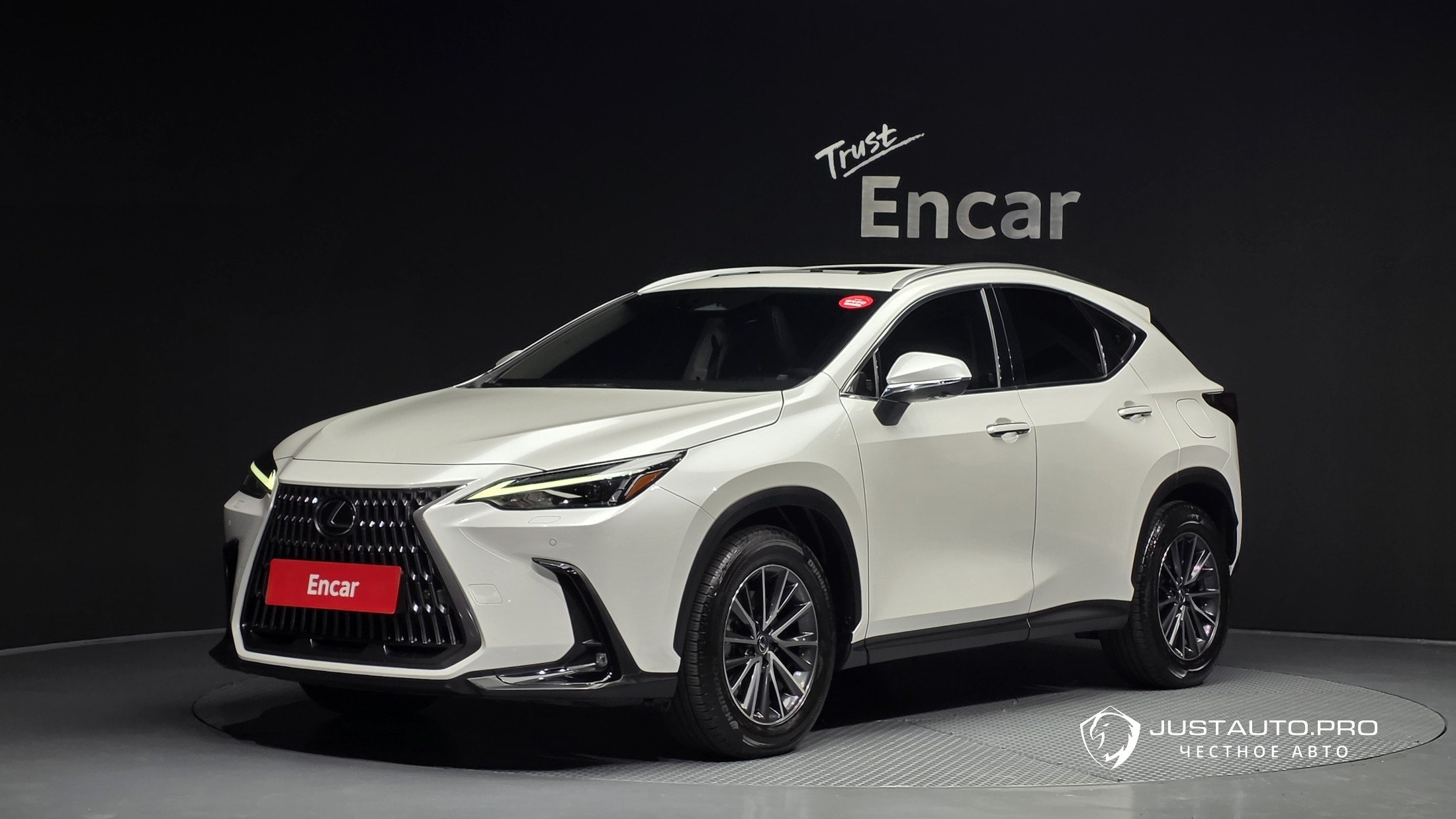 Автомобиль Lexus NX