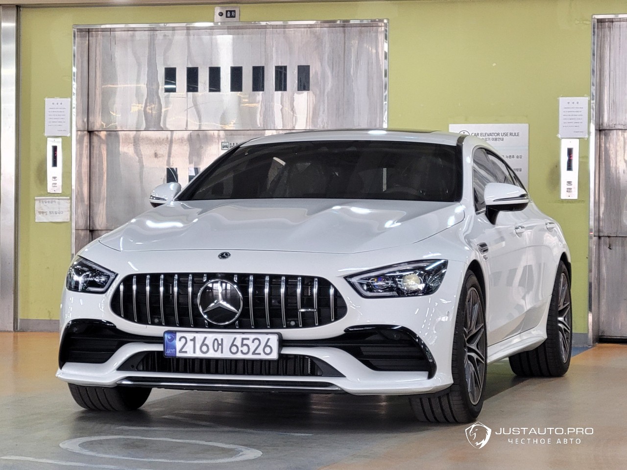 Автомобиль Mercedes-Benz AMG GT