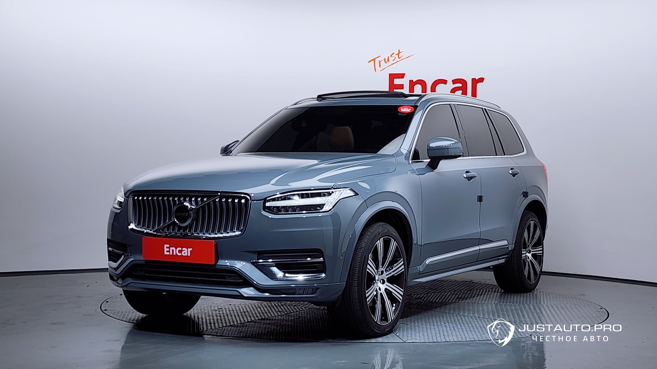 Автомобиль Volvo XC90