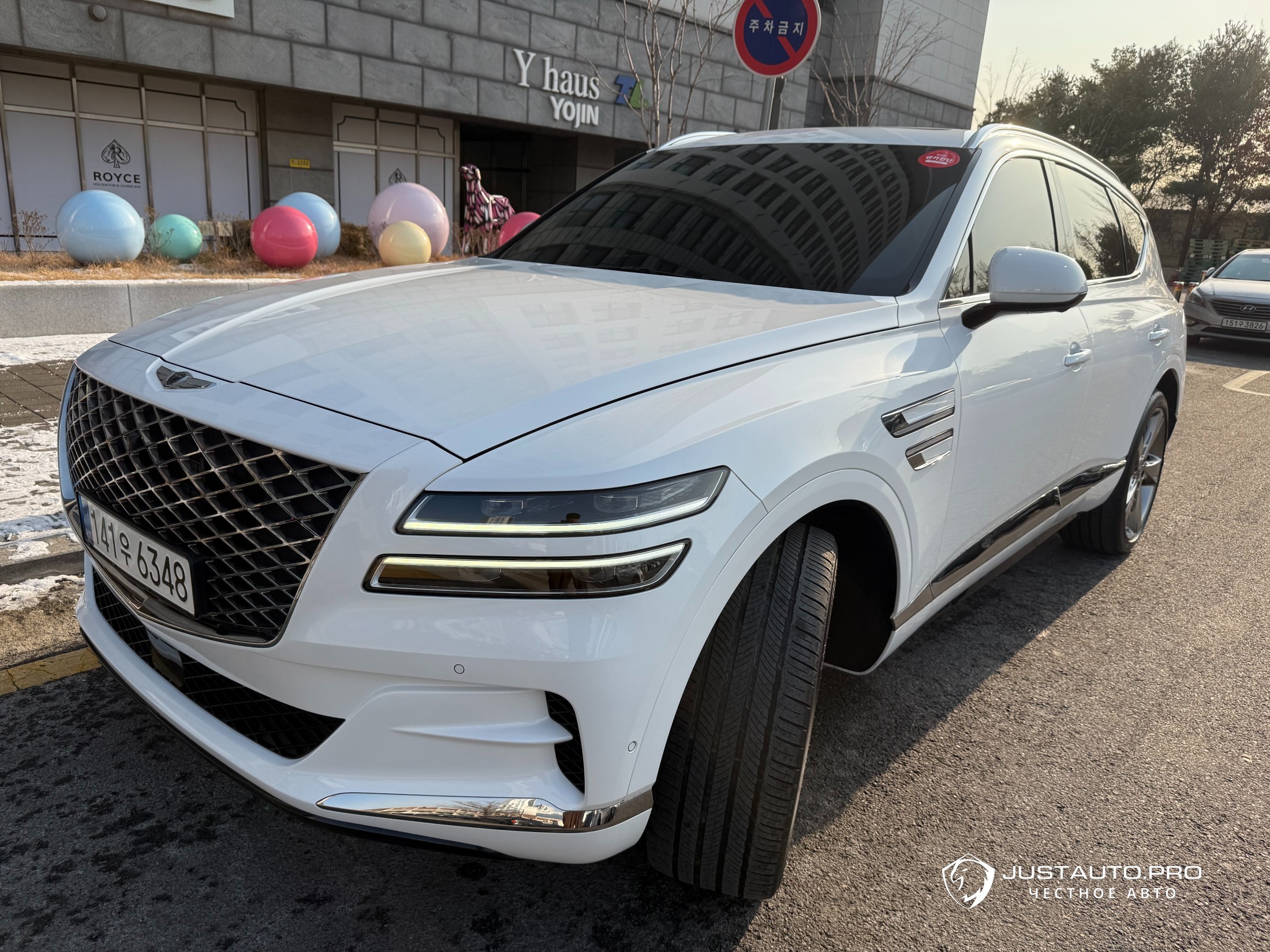 Автомобиль Genesis GV80