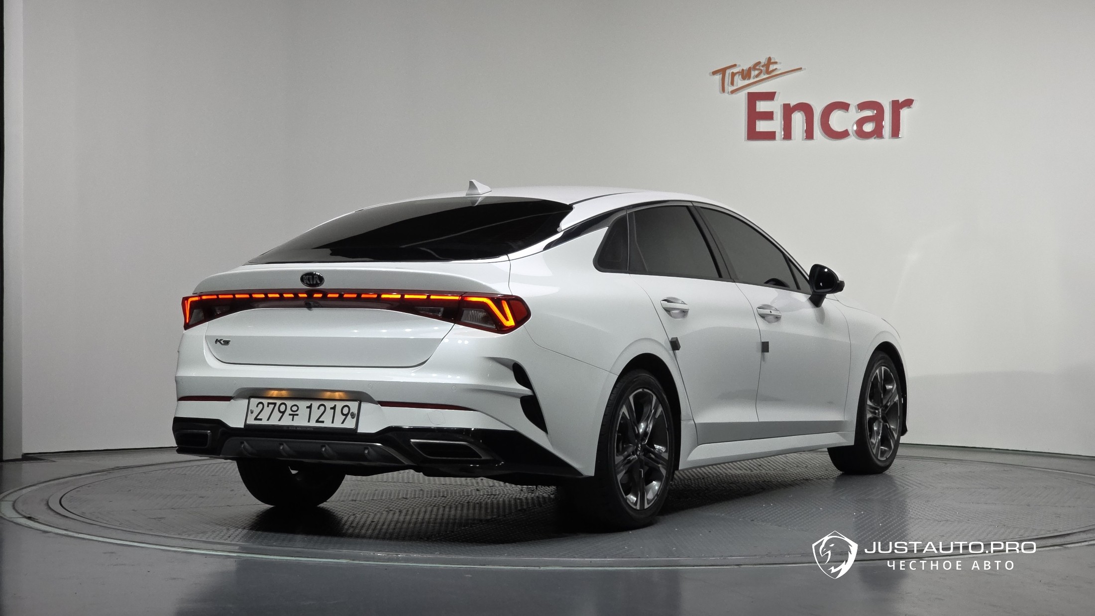 Автомобиль Kia K5