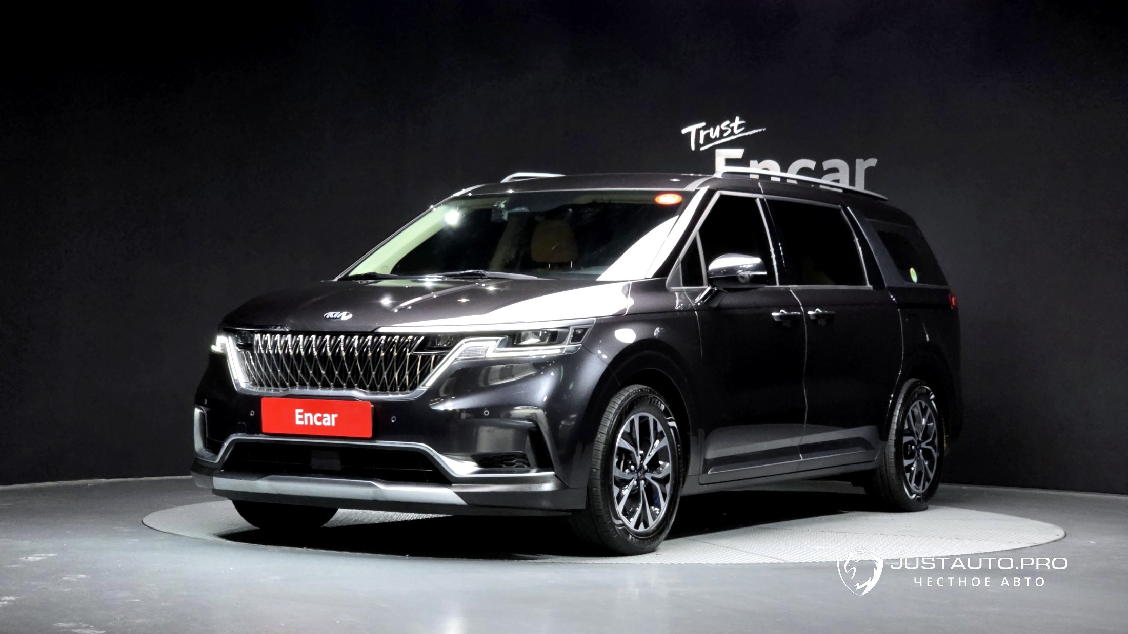 Автомобиль Kia Canival