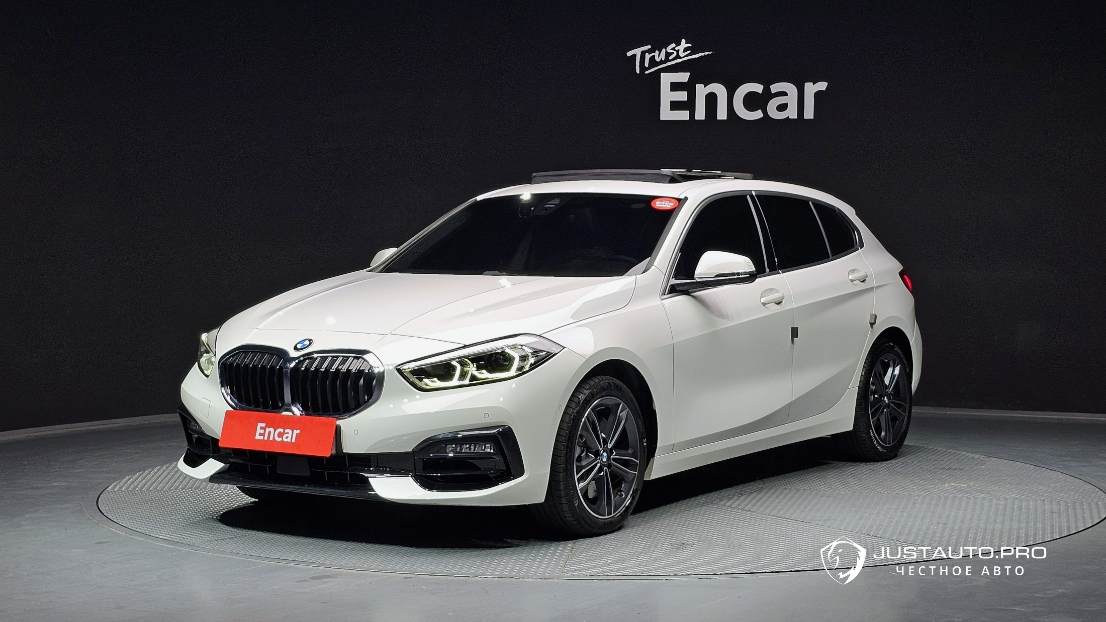 Автомобиль BMW 1-Series