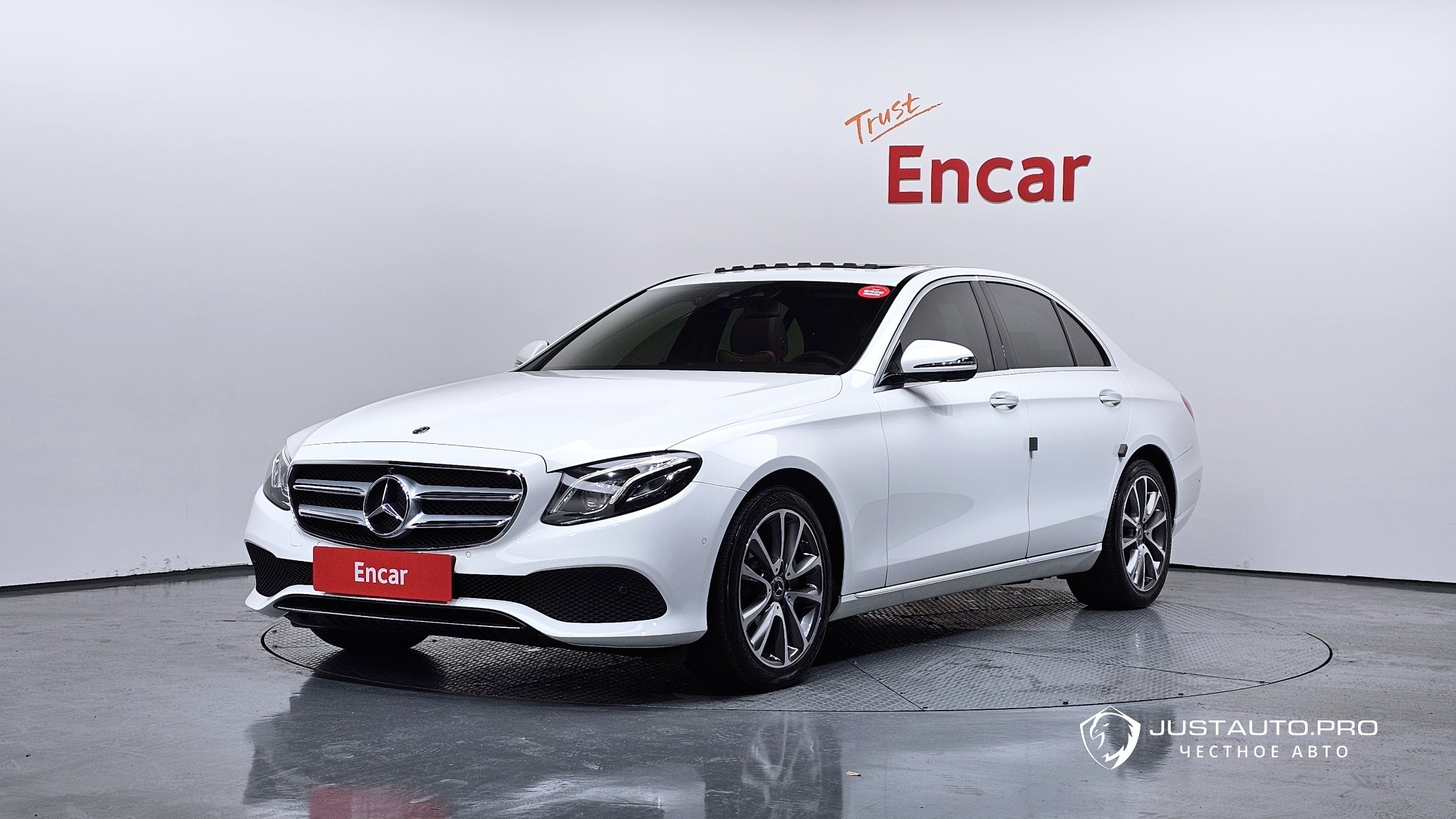 Автомобиль Mercedes-Benz E-Class