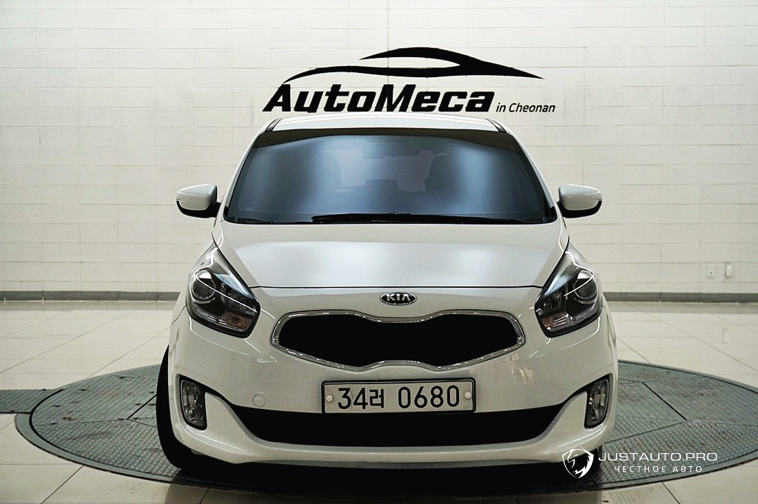 Автомобиль Kia Carens