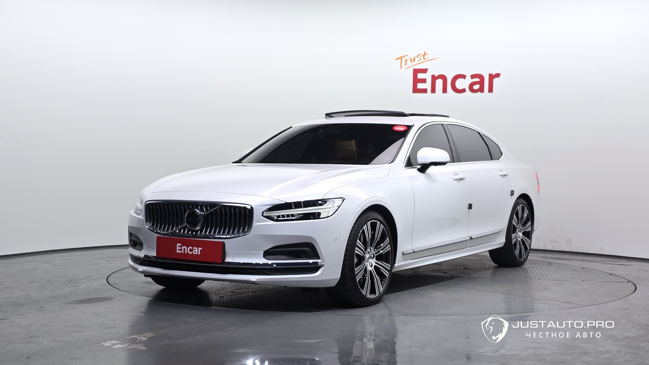 Автомобиль Volvo S90