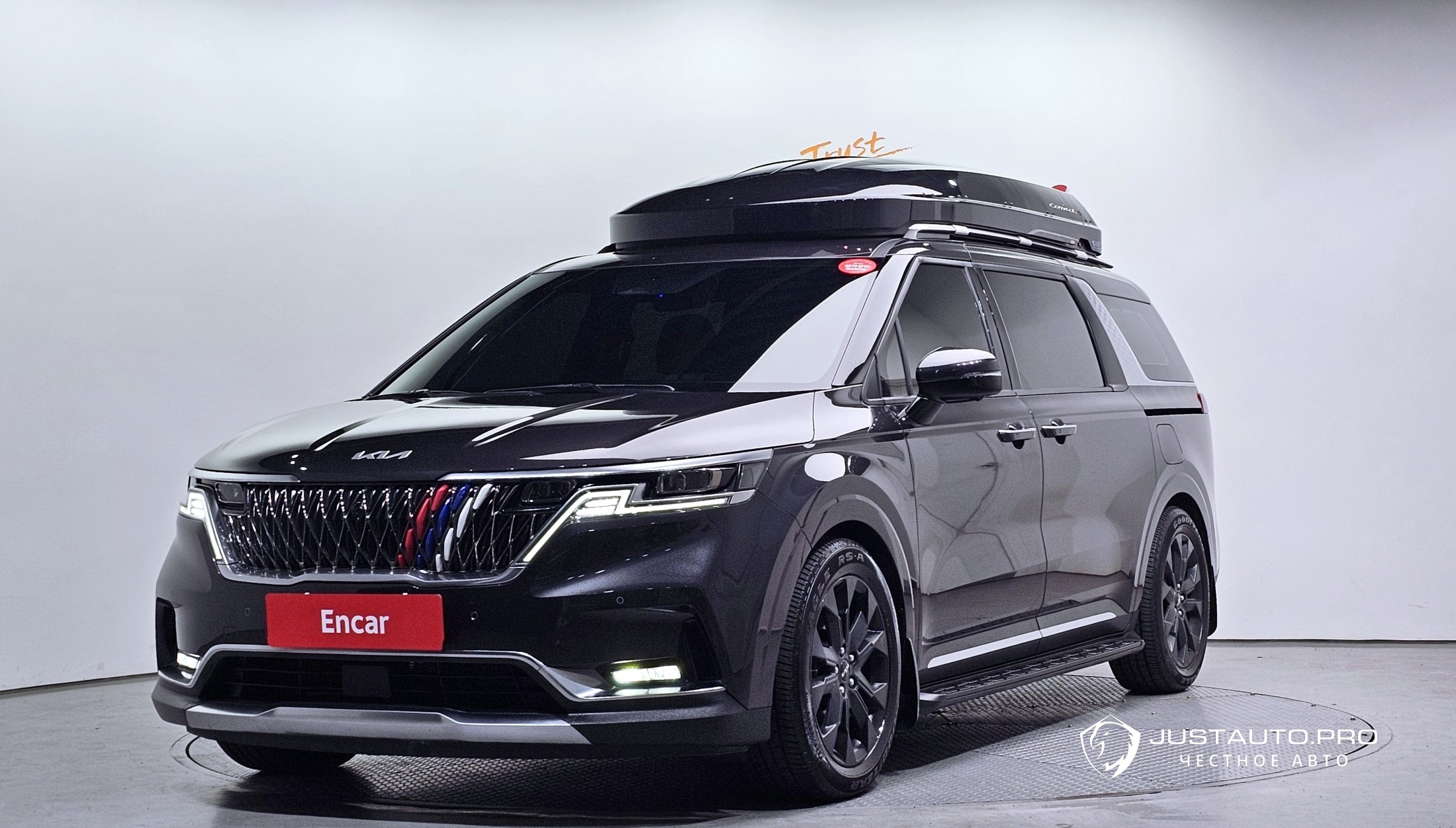 Автомобиль Kia Canival