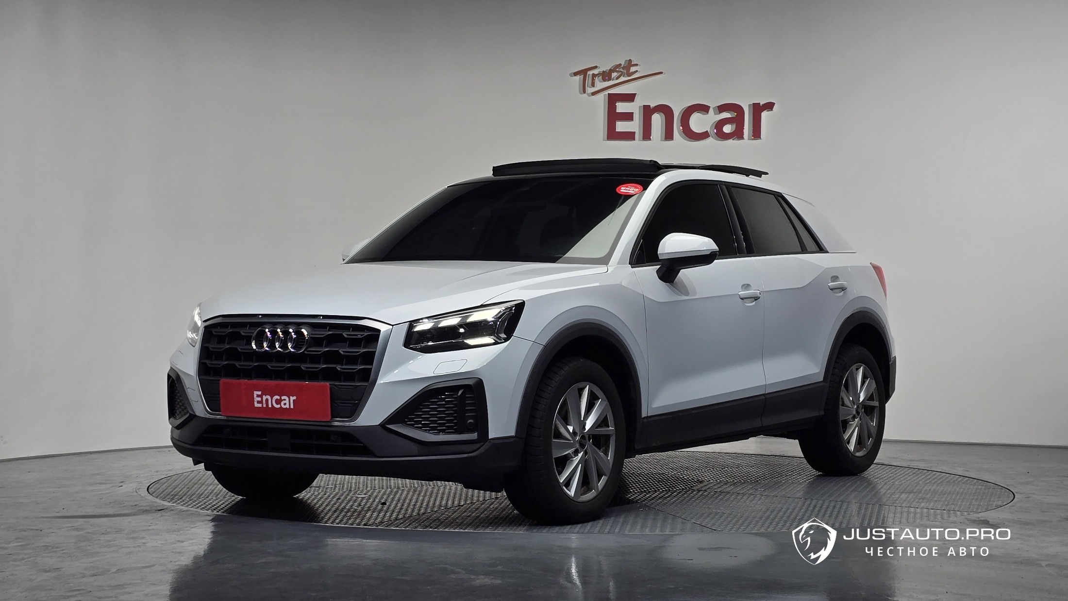 Автомобиль Audi Q2