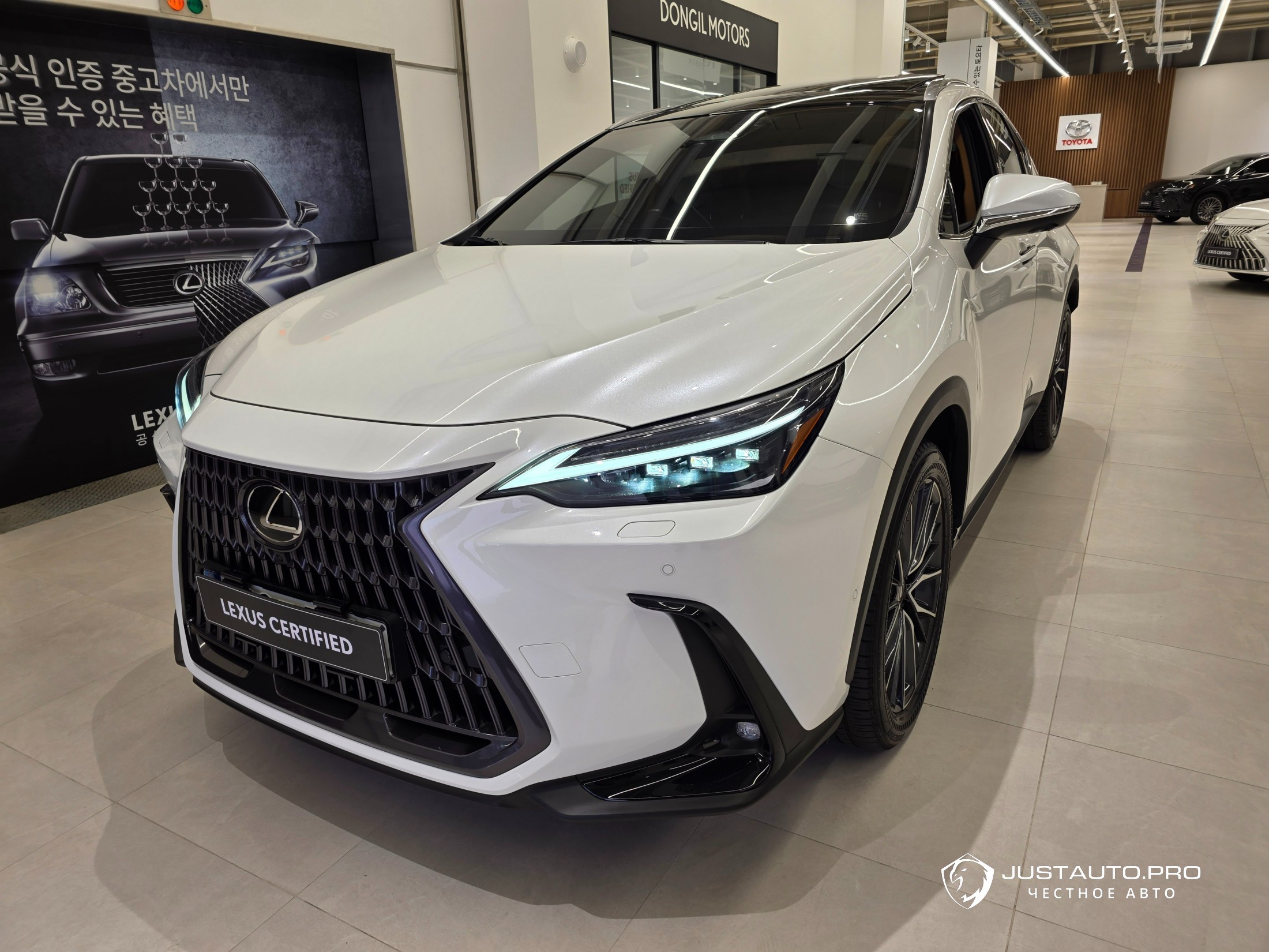 Автомобиль Lexus NX