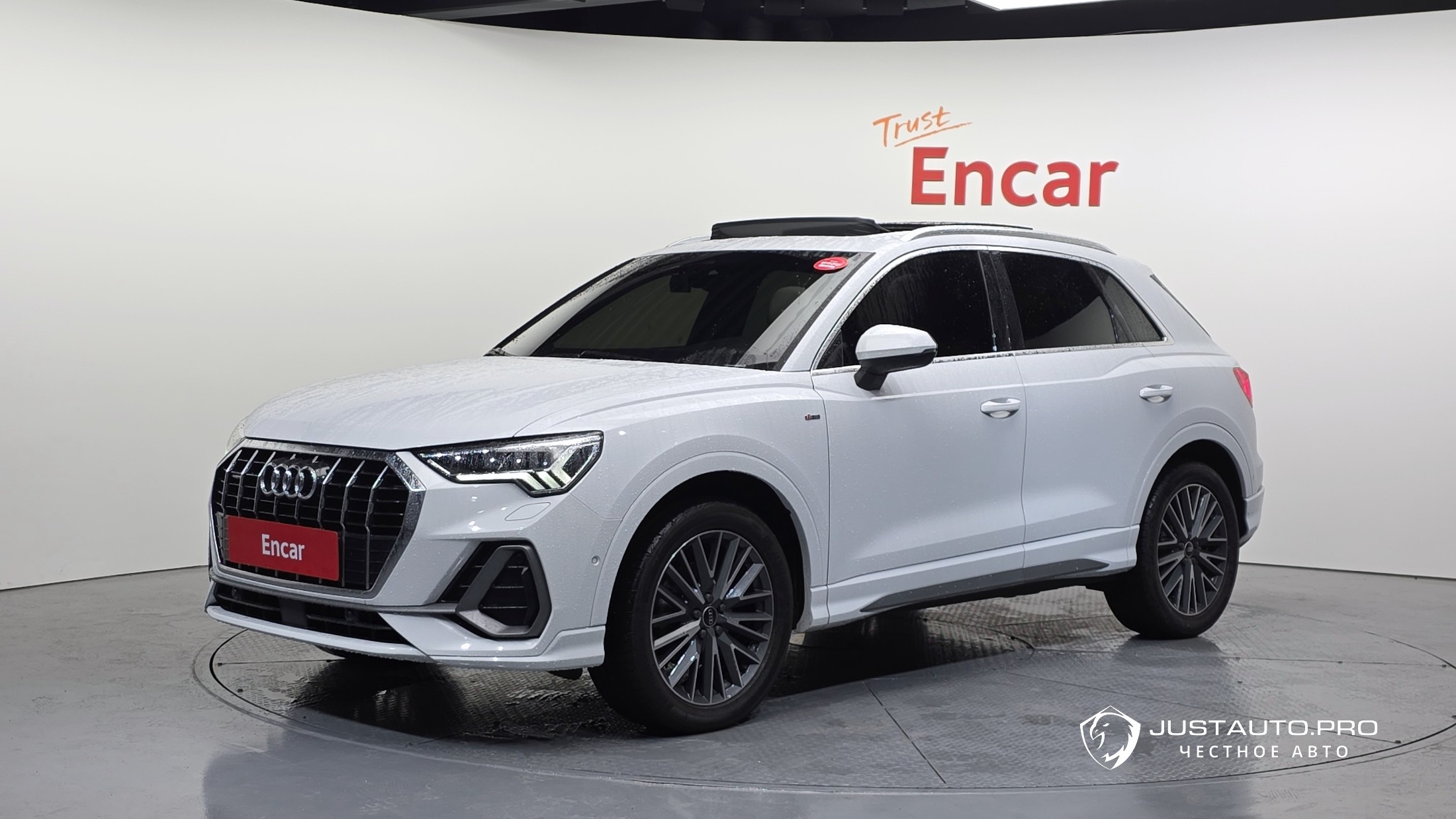 Автомобиль Audi Q3