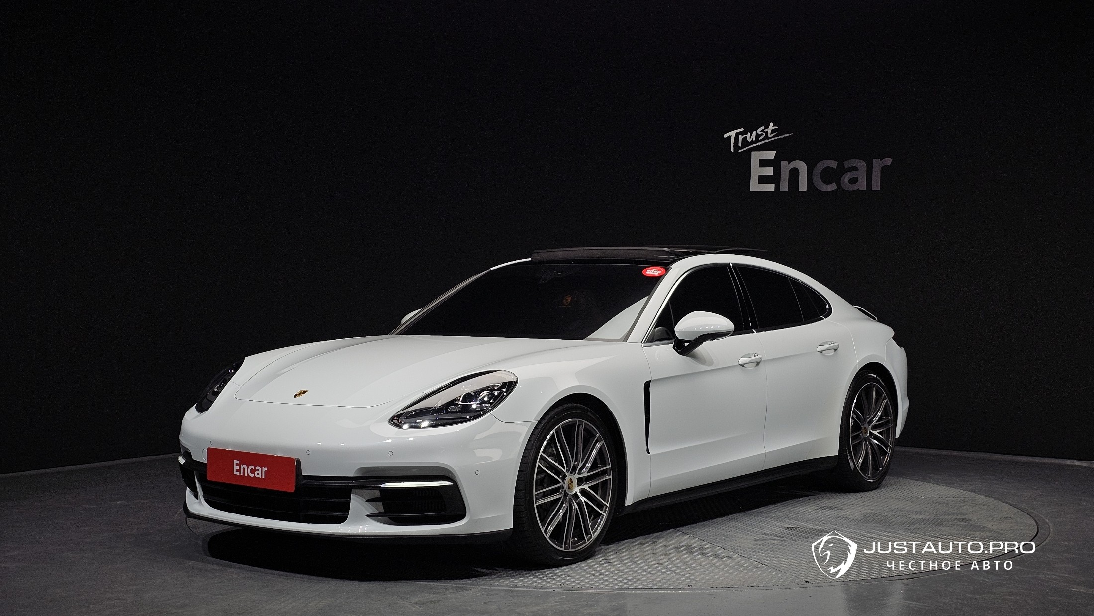 Автомобиль Porsche Panamera