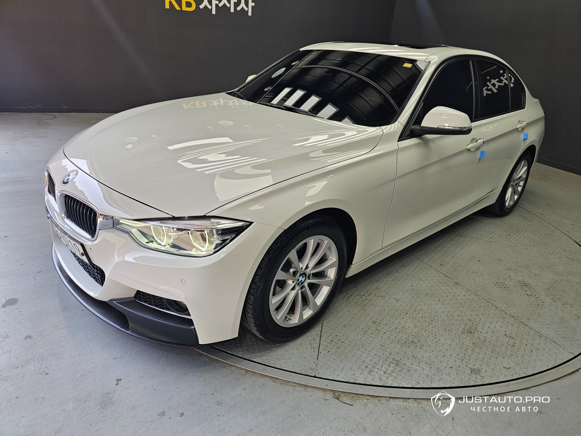 Автомобиль BMW 3-Series