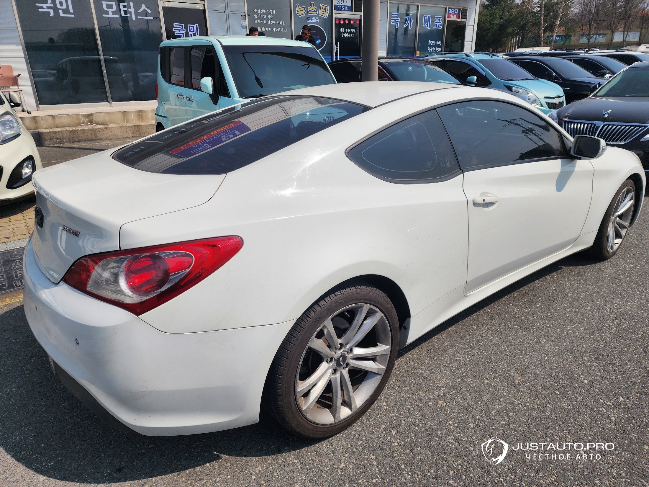 Автомобиль Hyundai Genesis