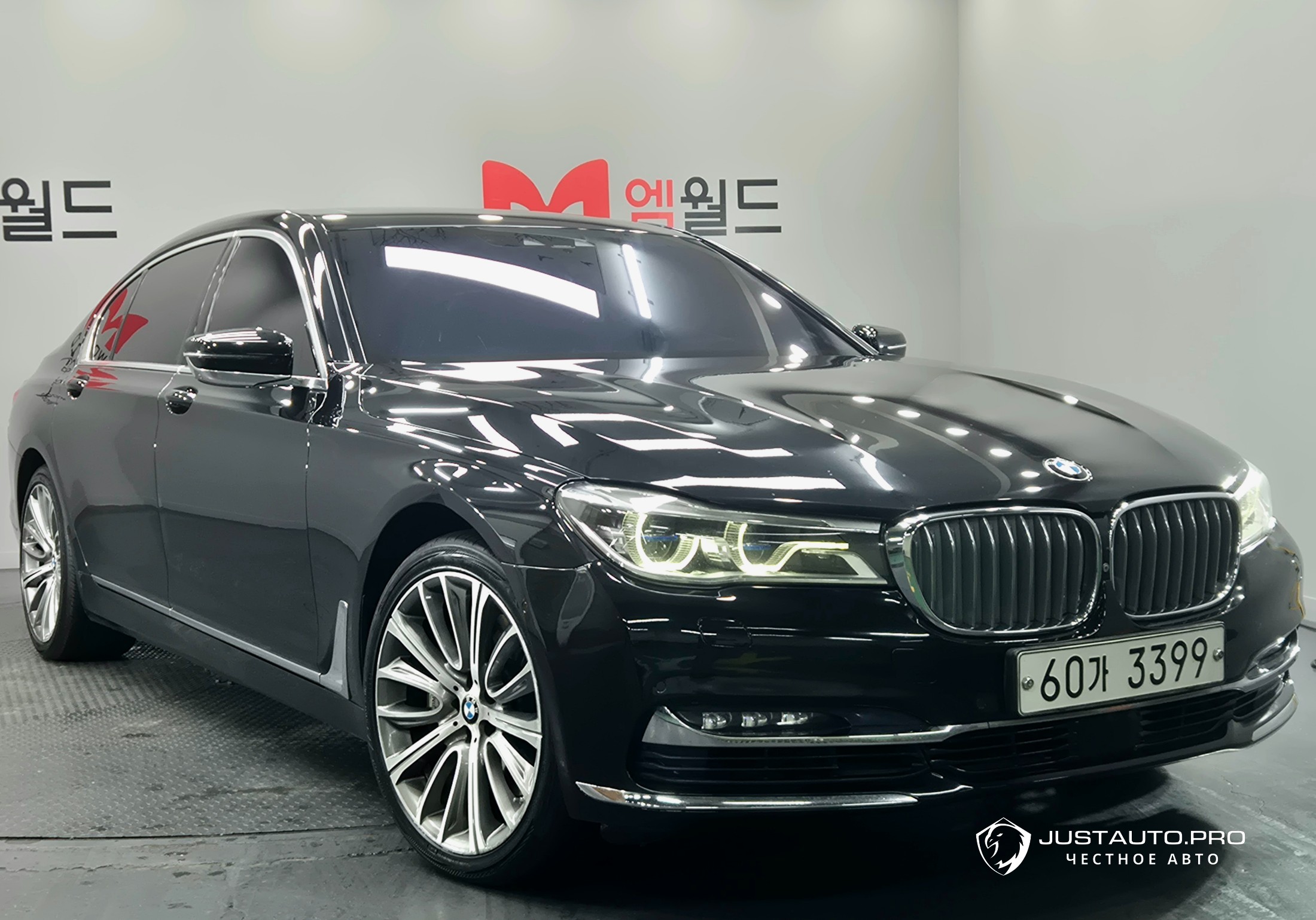Автомобиль BMW 7-Series