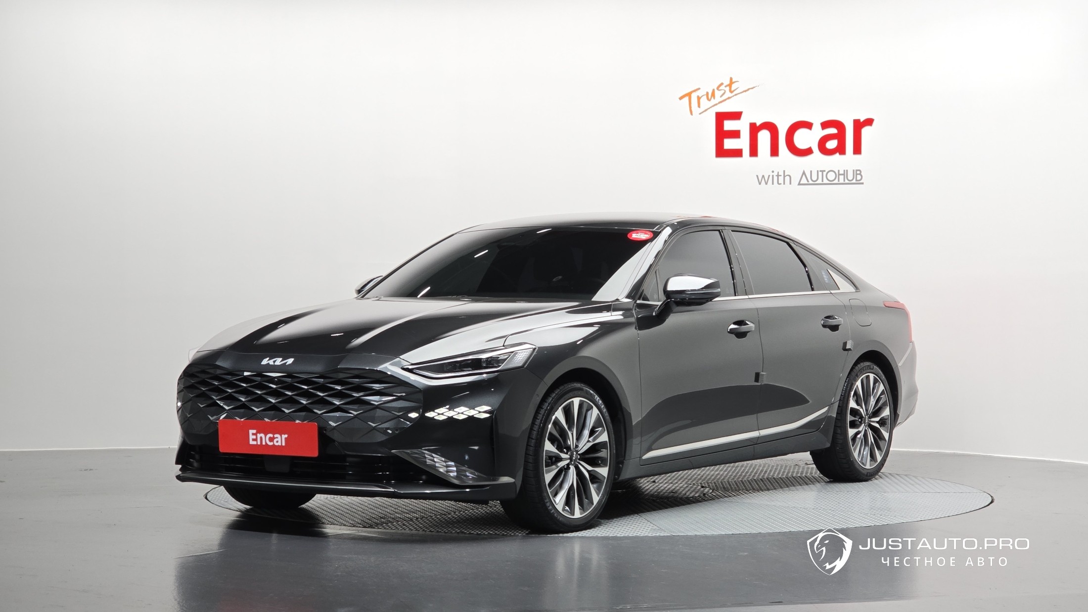 Автомобиль Kia K8
