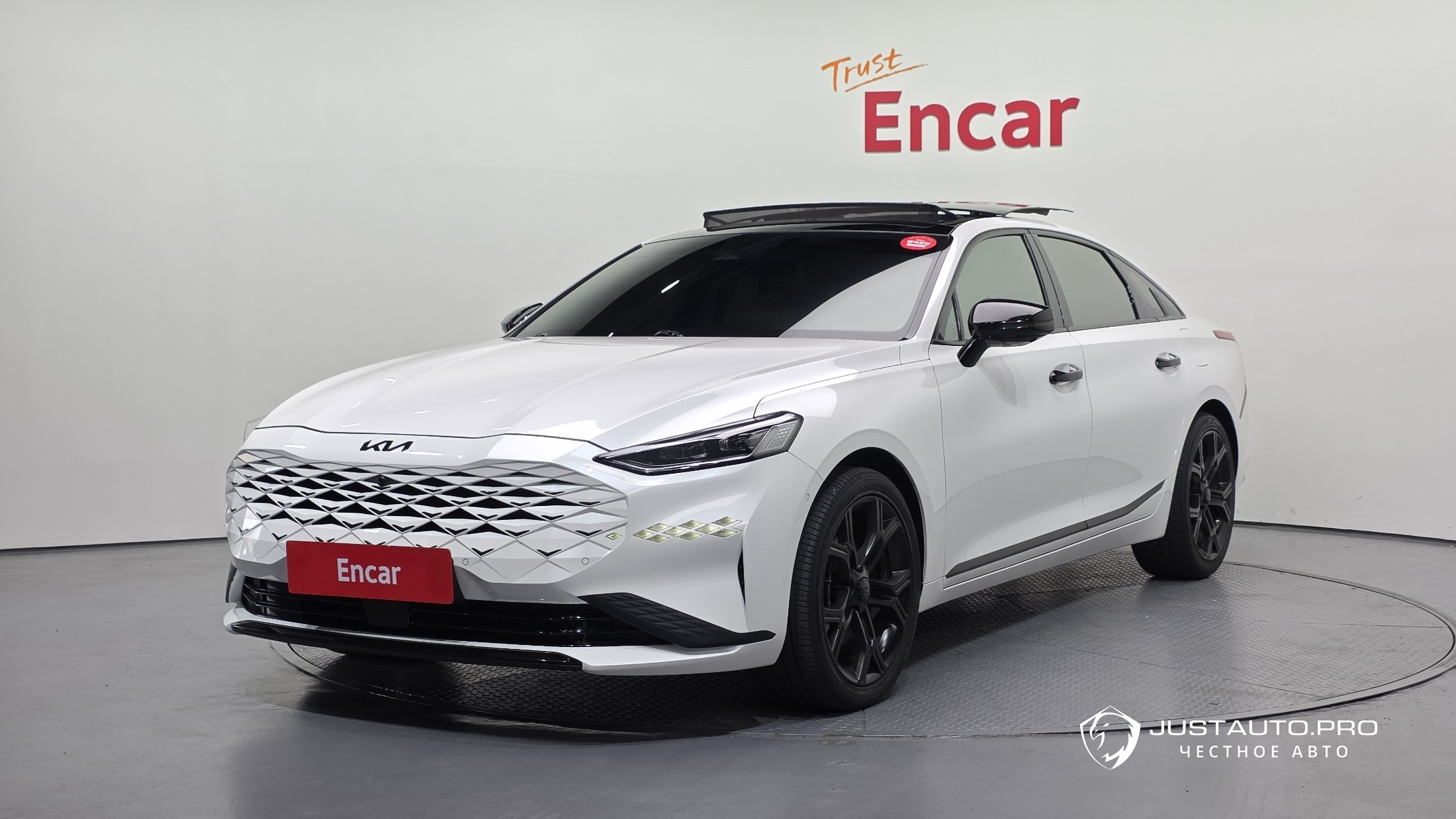 Автомобиль Kia K8