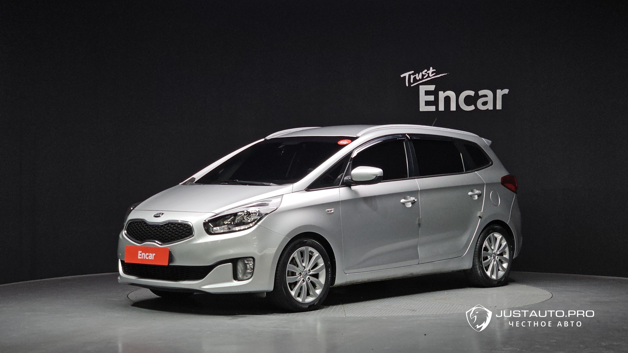 Автомобиль Kia Carens