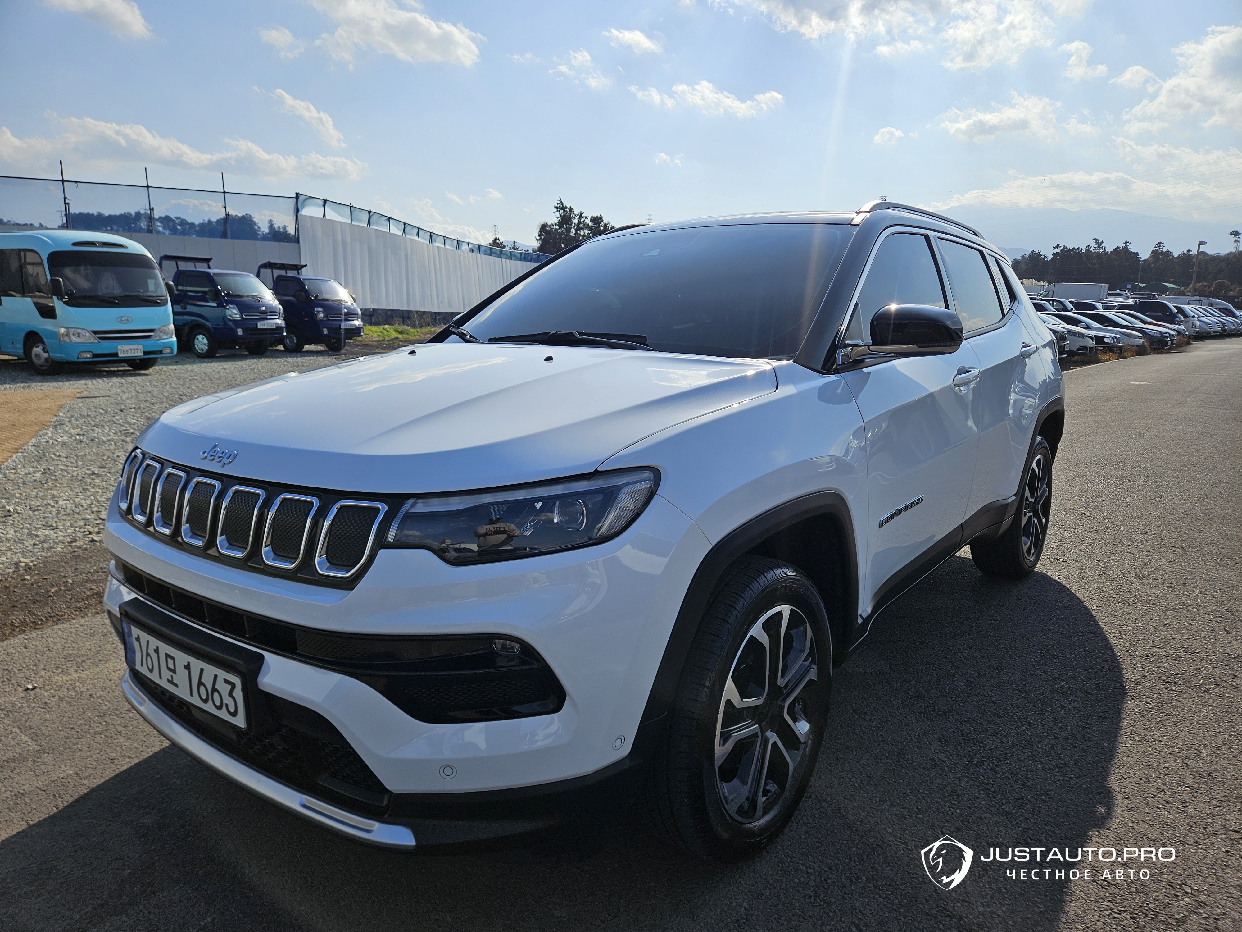 Автомобиль Jeep Compass
