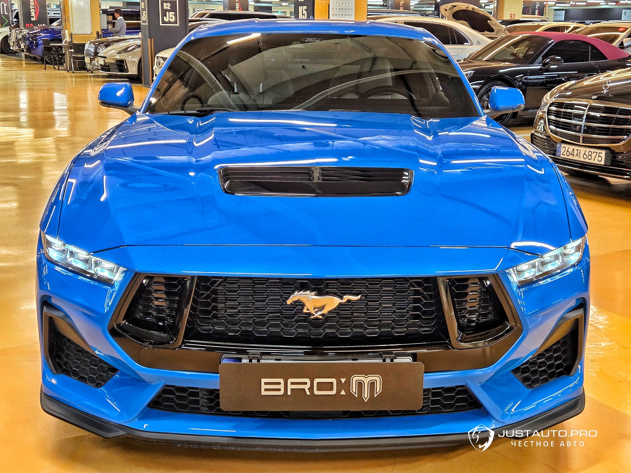 Автомобиль Ford Mustang