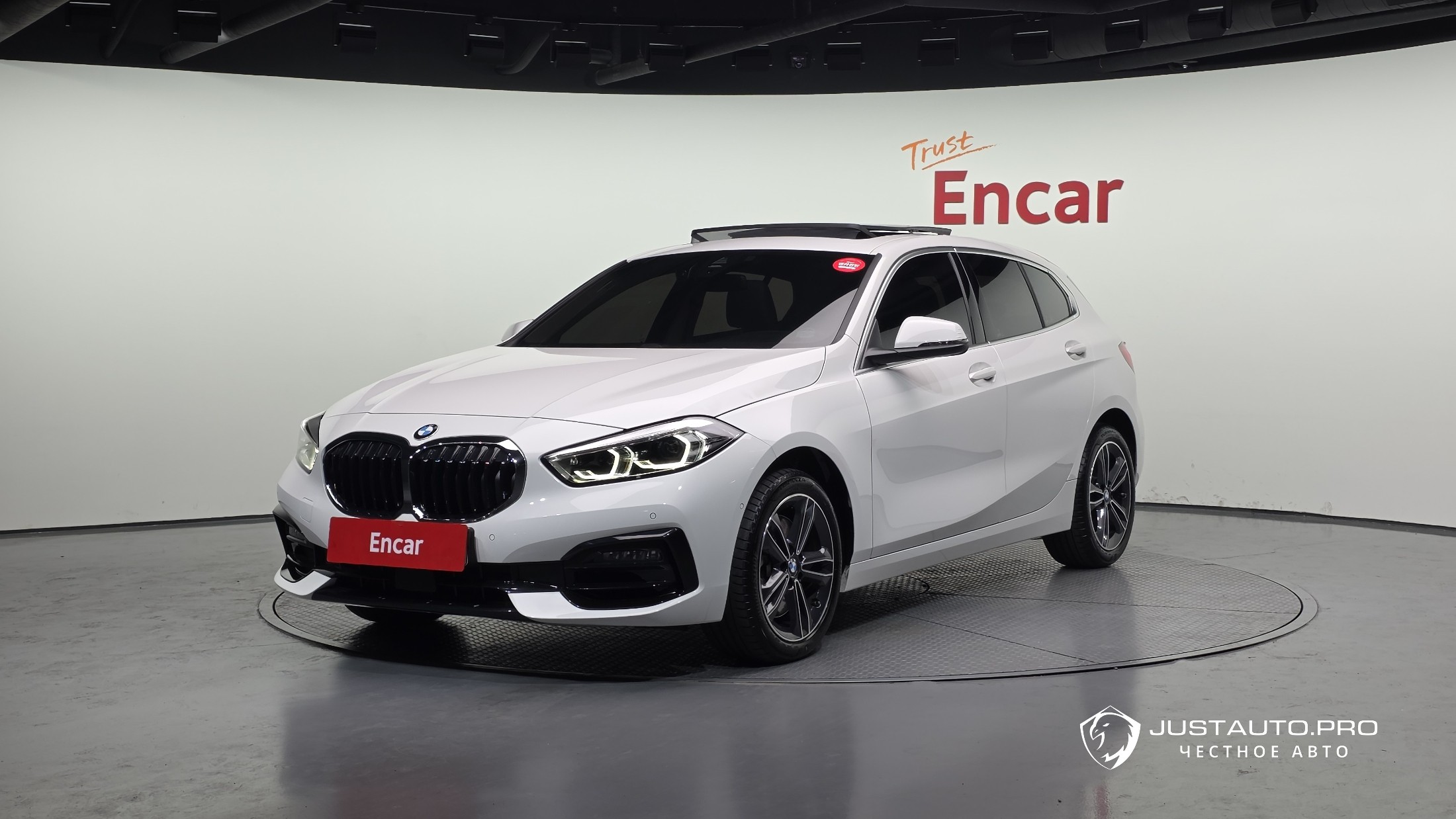Автомобиль BMW 1-Series