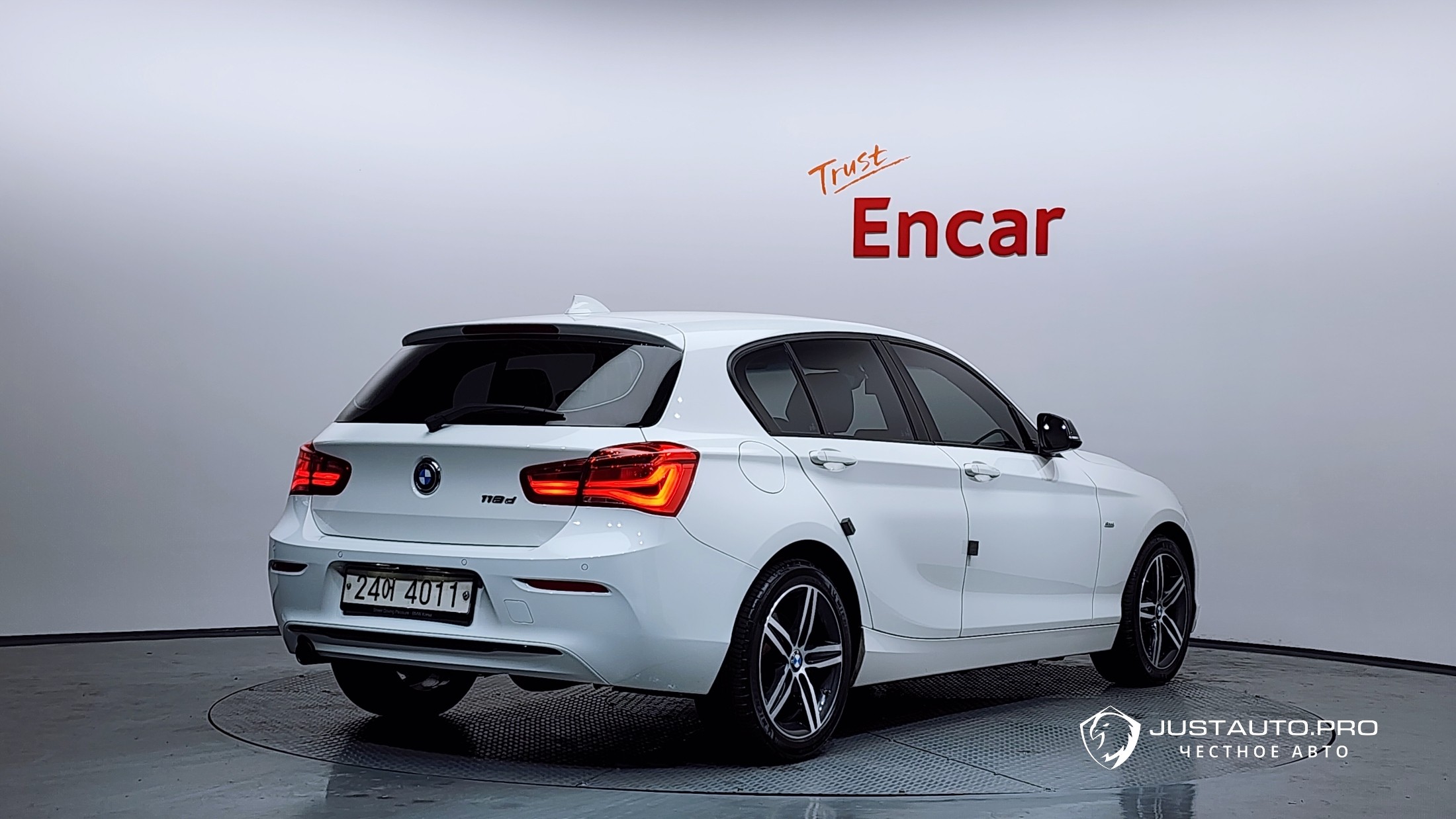 Автомобиль BMW 1-Series