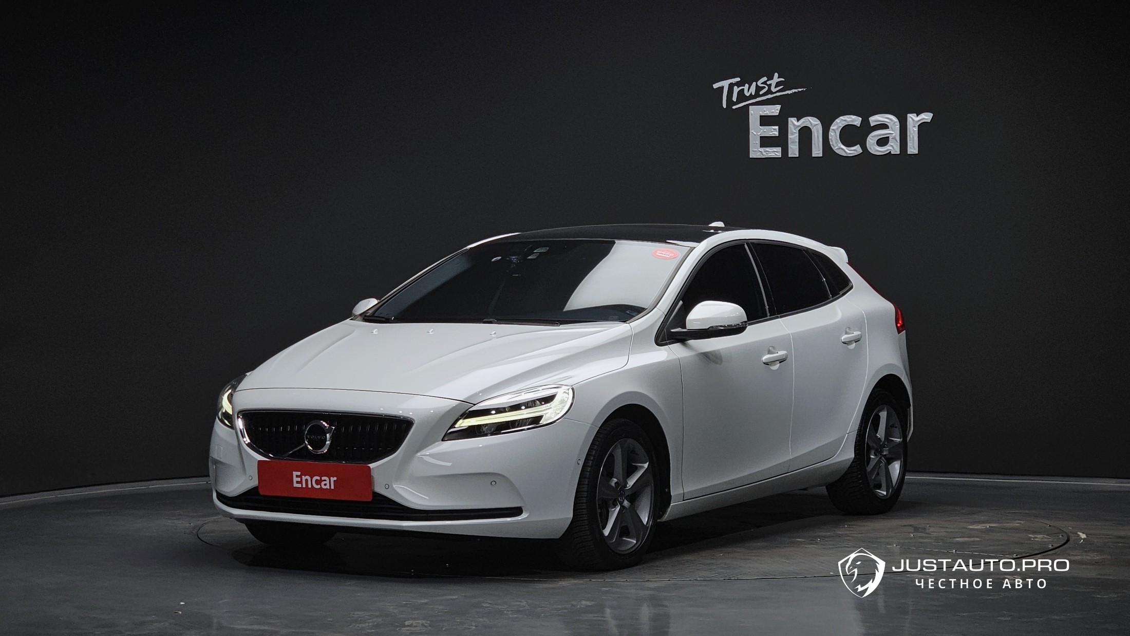 Автомобиль Volvo V40
