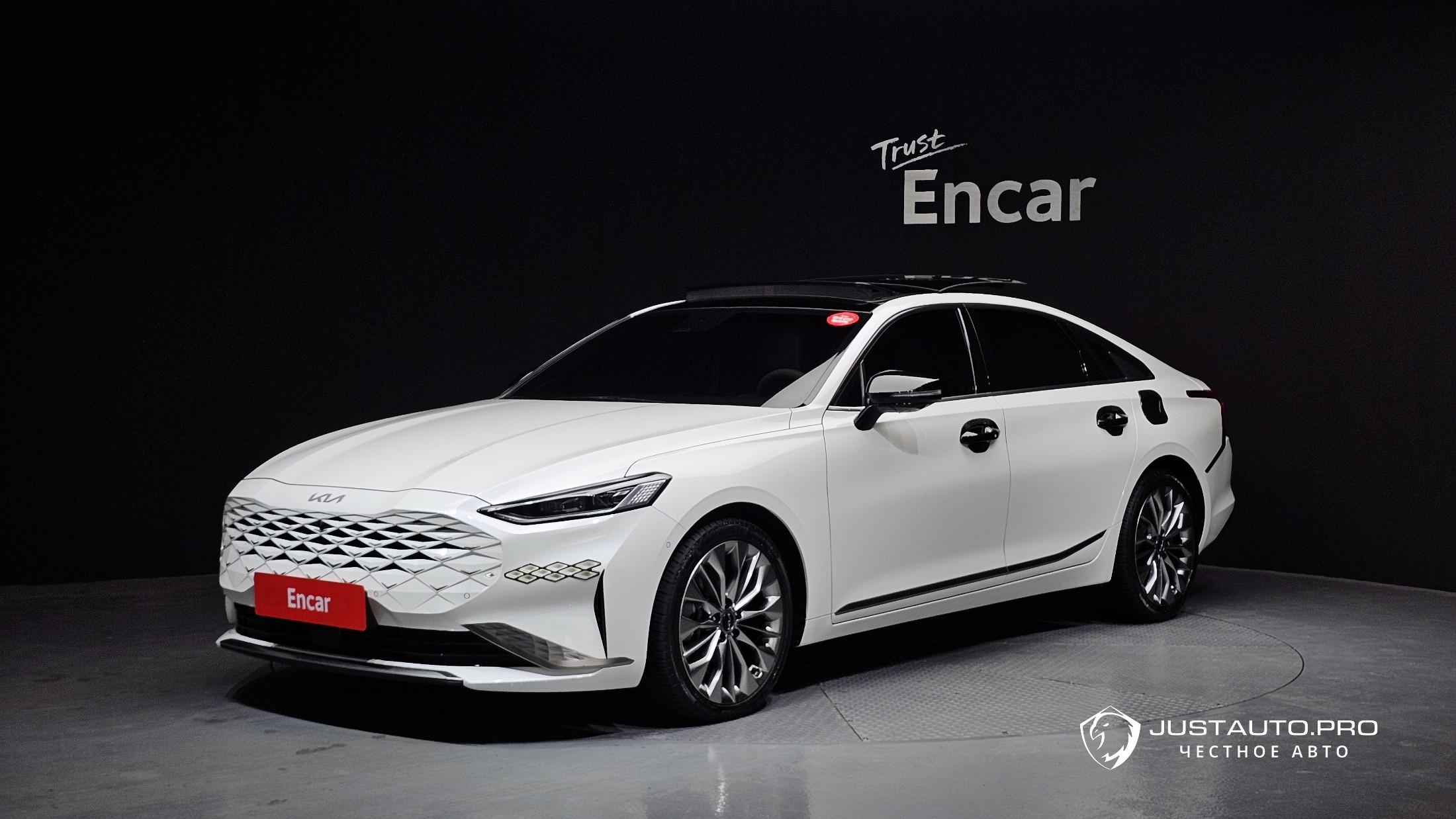 Автомобиль Kia K8