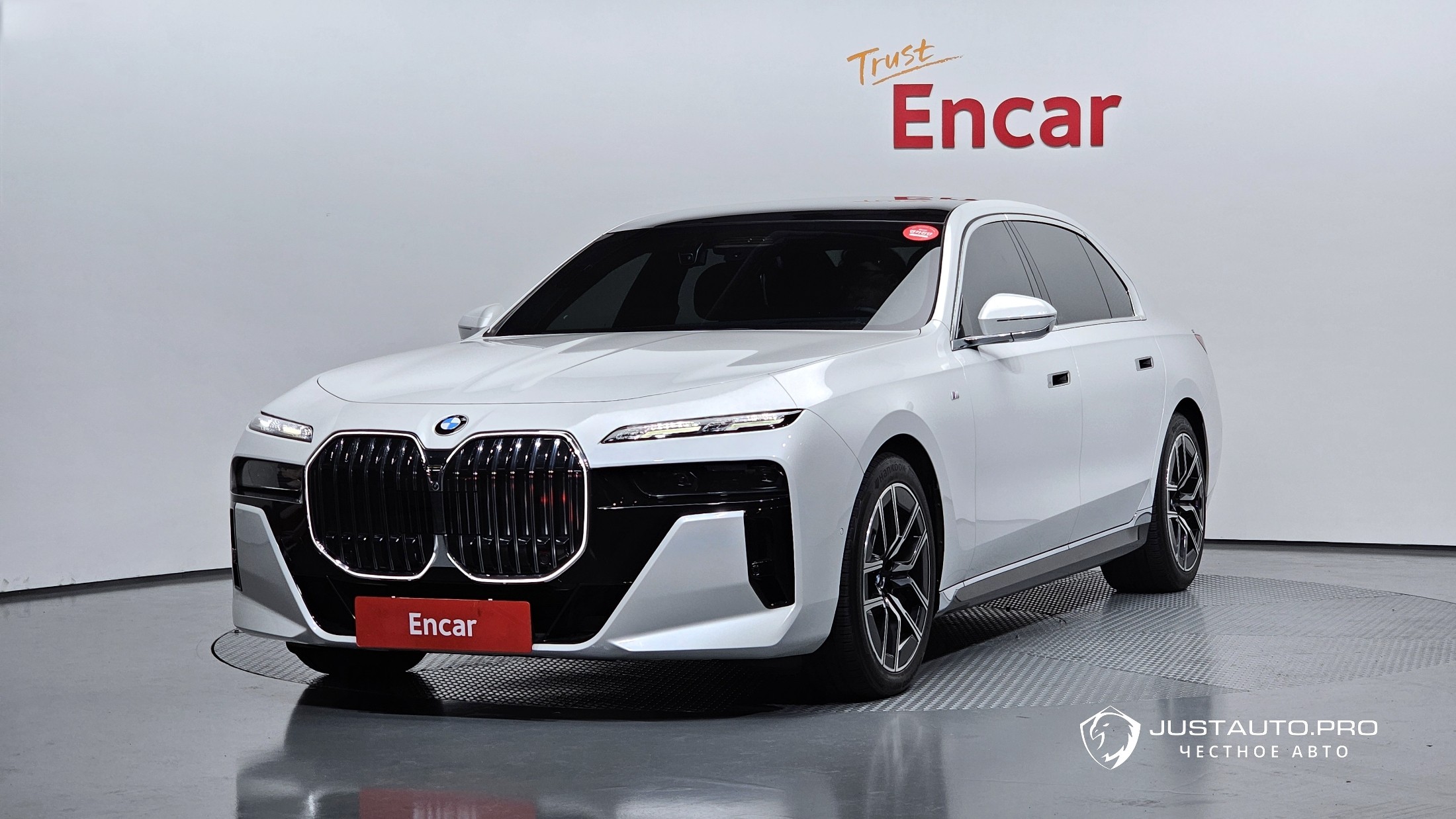 Автомобиль BMW 7-Series